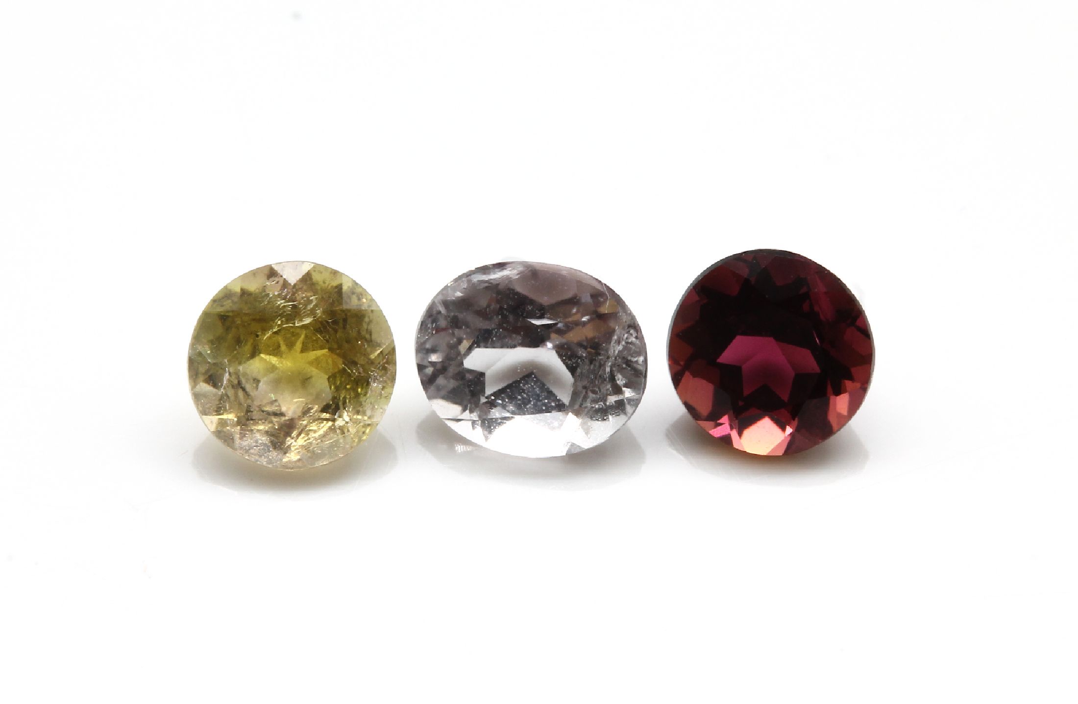 Lot lose Turmaline zus. ca. 20.67 ct, rund- und ovalfacett., überwiegend Rubelite