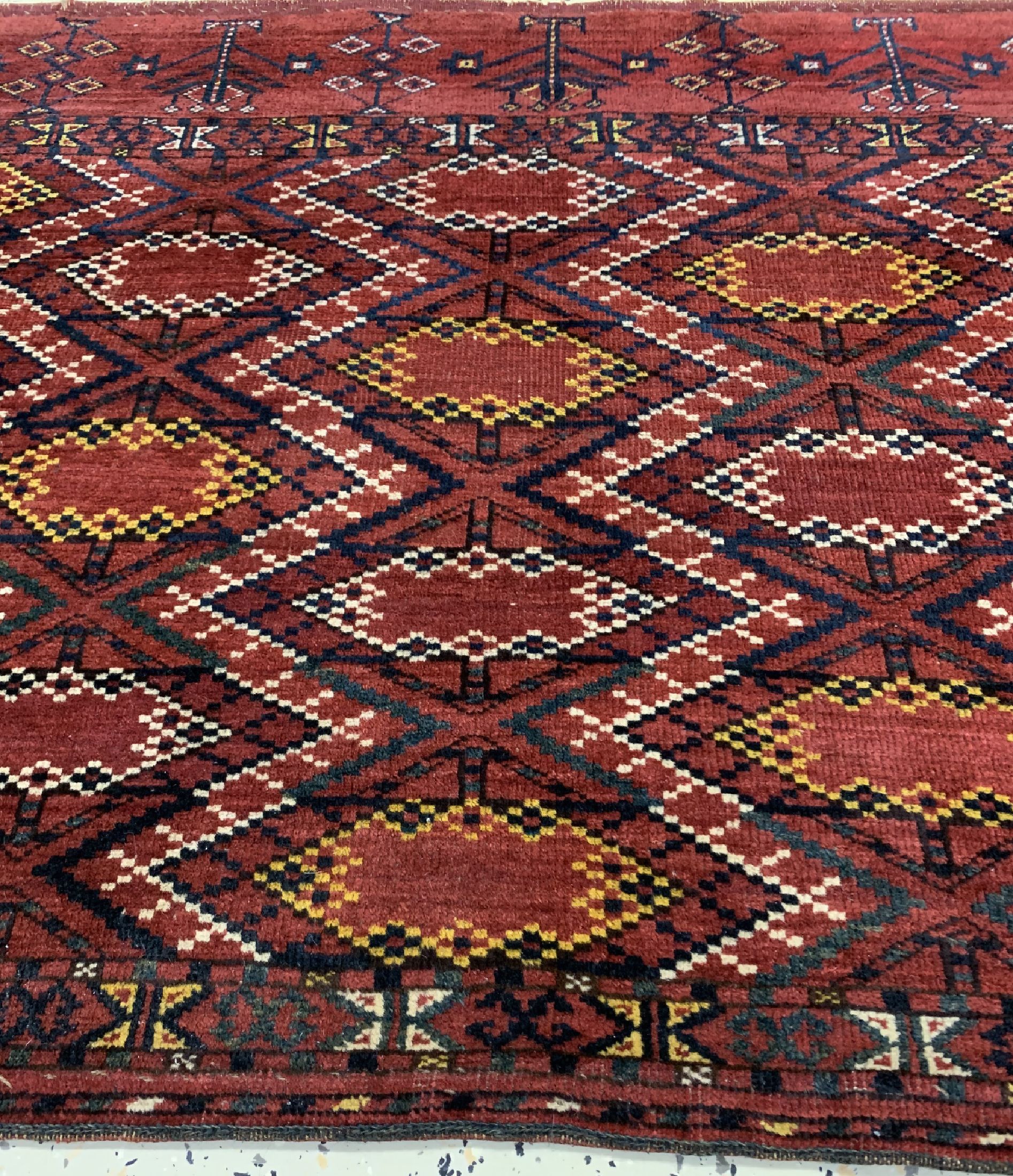 Detail c: Ersari Tschowal antik, Turkmenistan, 19.Jhd, Wolle auf Wolle, ca. 178 x 104 cm, EHZ: 3-4