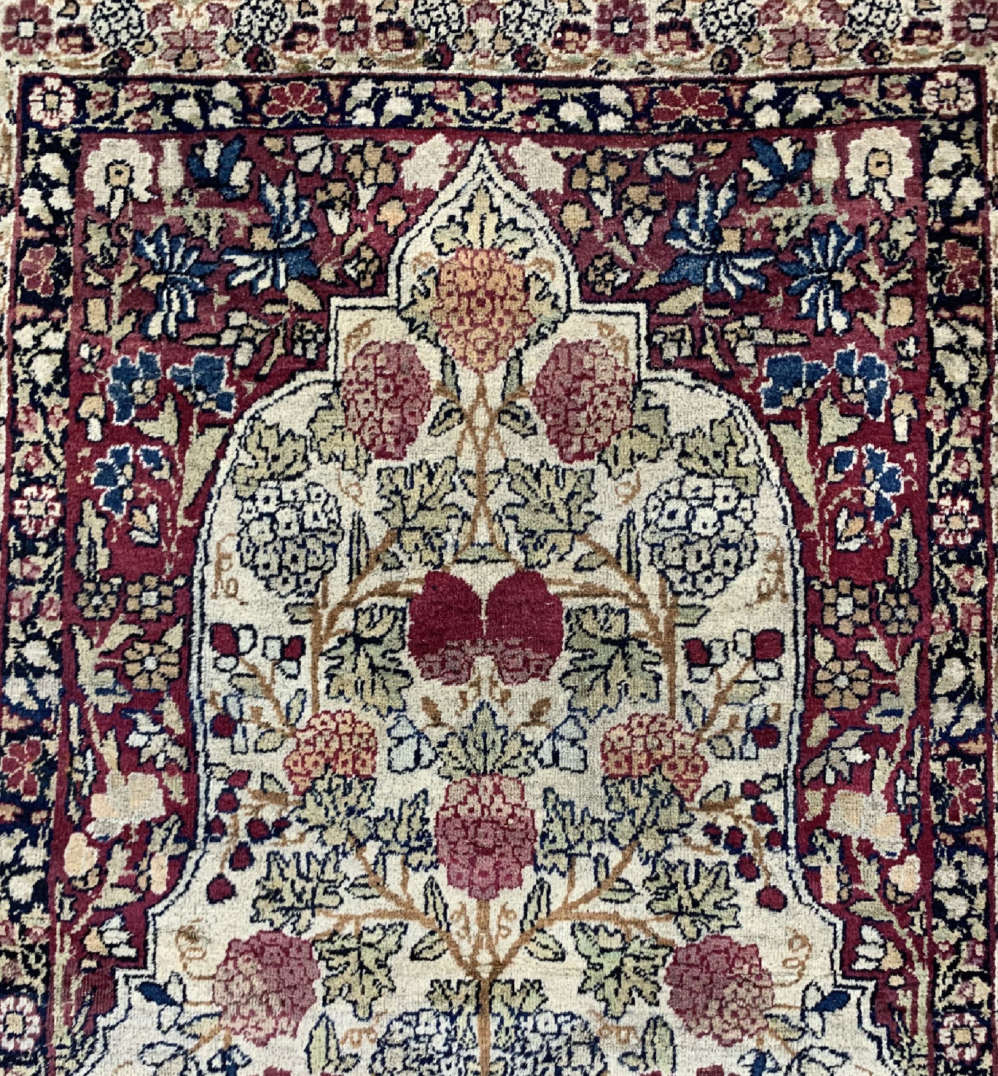 Detail c: Antiker Kerman, Persien, um 1900, Wolle aufBaumwolle, ca. 139 x 87 cm, EHZ: 3