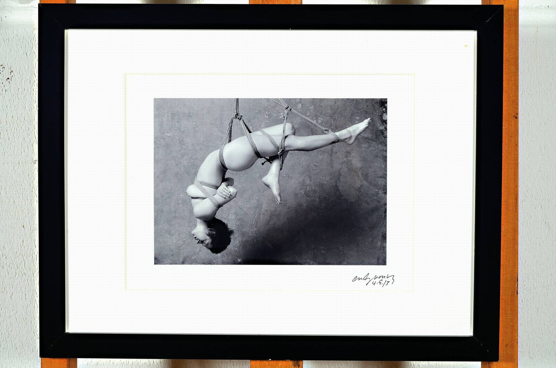 Detail l: Craig Morey, geb. 1952, Fort Wayne, Indiana, USA, 2 Aktfotografien auf Fotopapier, jeweils handsign., verso mit Zertifikat, unter Glas, je gesamt ca. ...