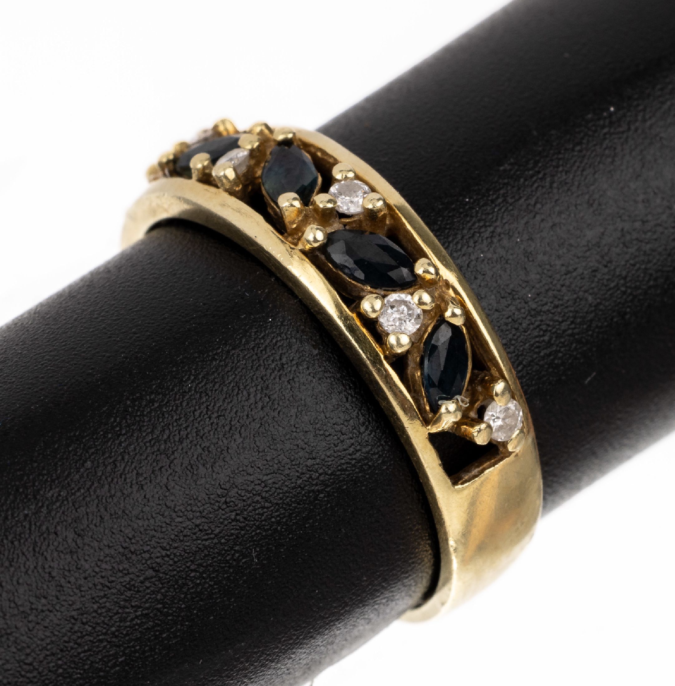 14 kt Gold Saphir-Brillant-Ring, GG 585/000, 6 Saphir-Navettes zus. ca. 0.40 ct, 7Brillanten zus. ca. 0.12 ct Weiß/si, total ca.4.1 g, RW 56