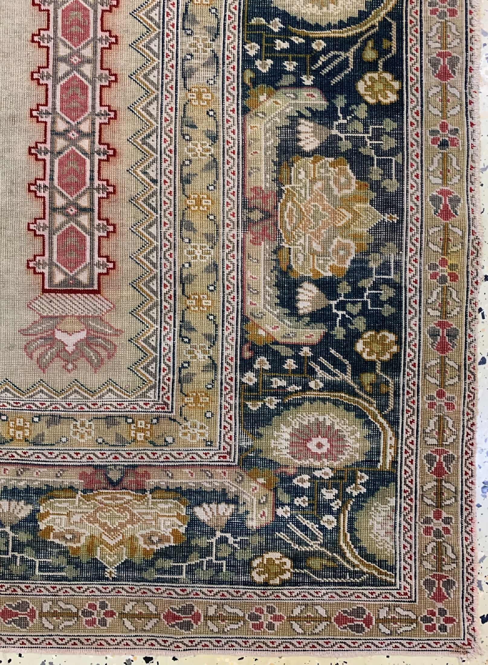 Detail a: Antiker Giordes, Türkei, um 1900, Wolle aufBaumwolle, ca. 175 x 135 cm, EHZ: 3-4