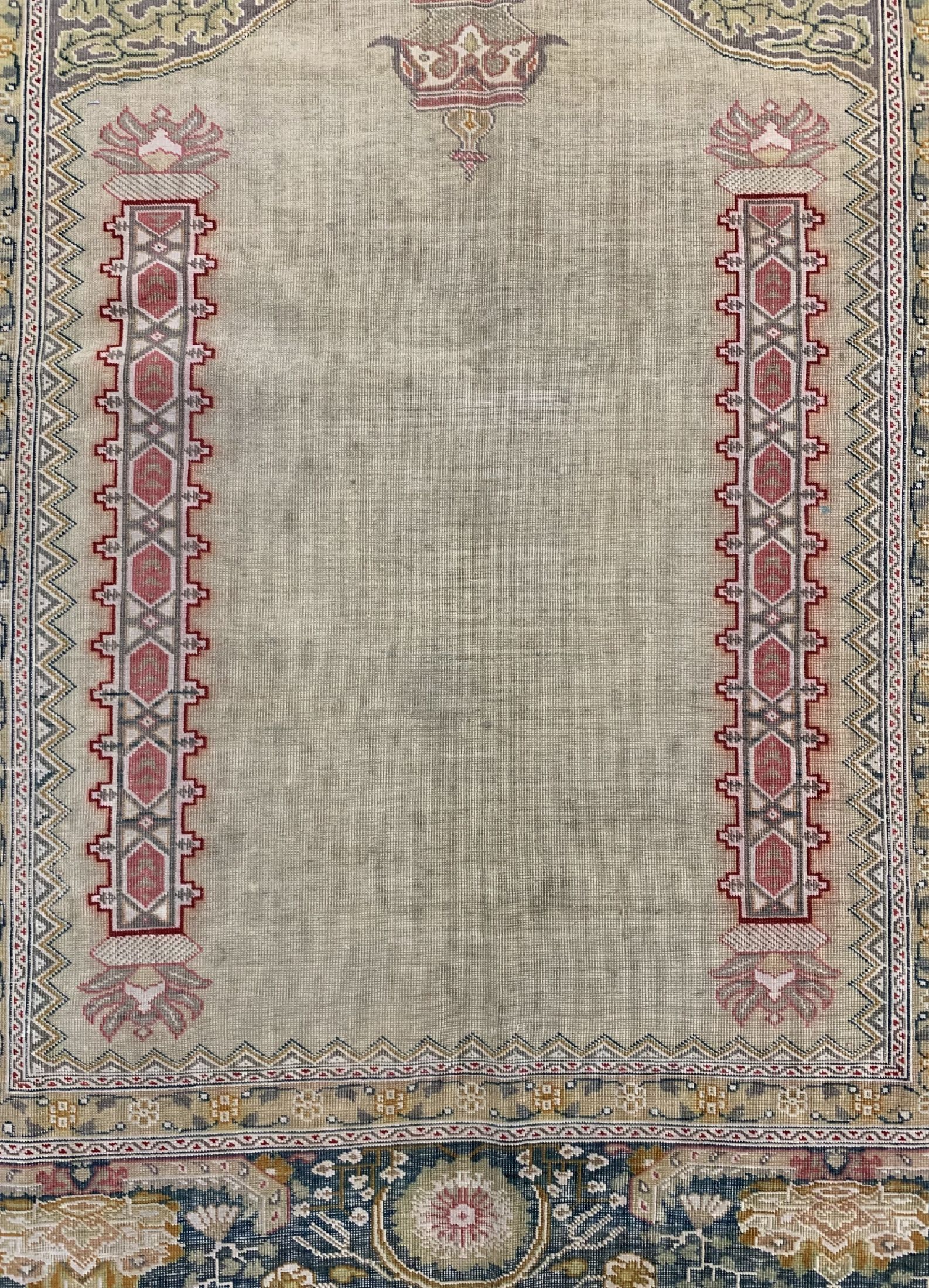 Detail b: Antiker Giordes, Türkei, um 1900, Wolle aufBaumwolle, ca. 175 x 135 cm, EHZ: 3-4