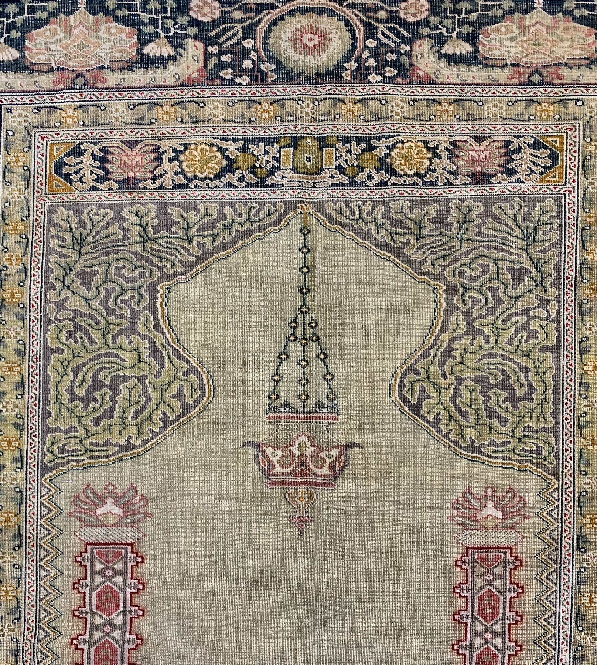 Detail c: Antiker Giordes, Türkei, um 1900, Wolle aufBaumwolle, ca. 175 x 135 cm, EHZ: 3-4