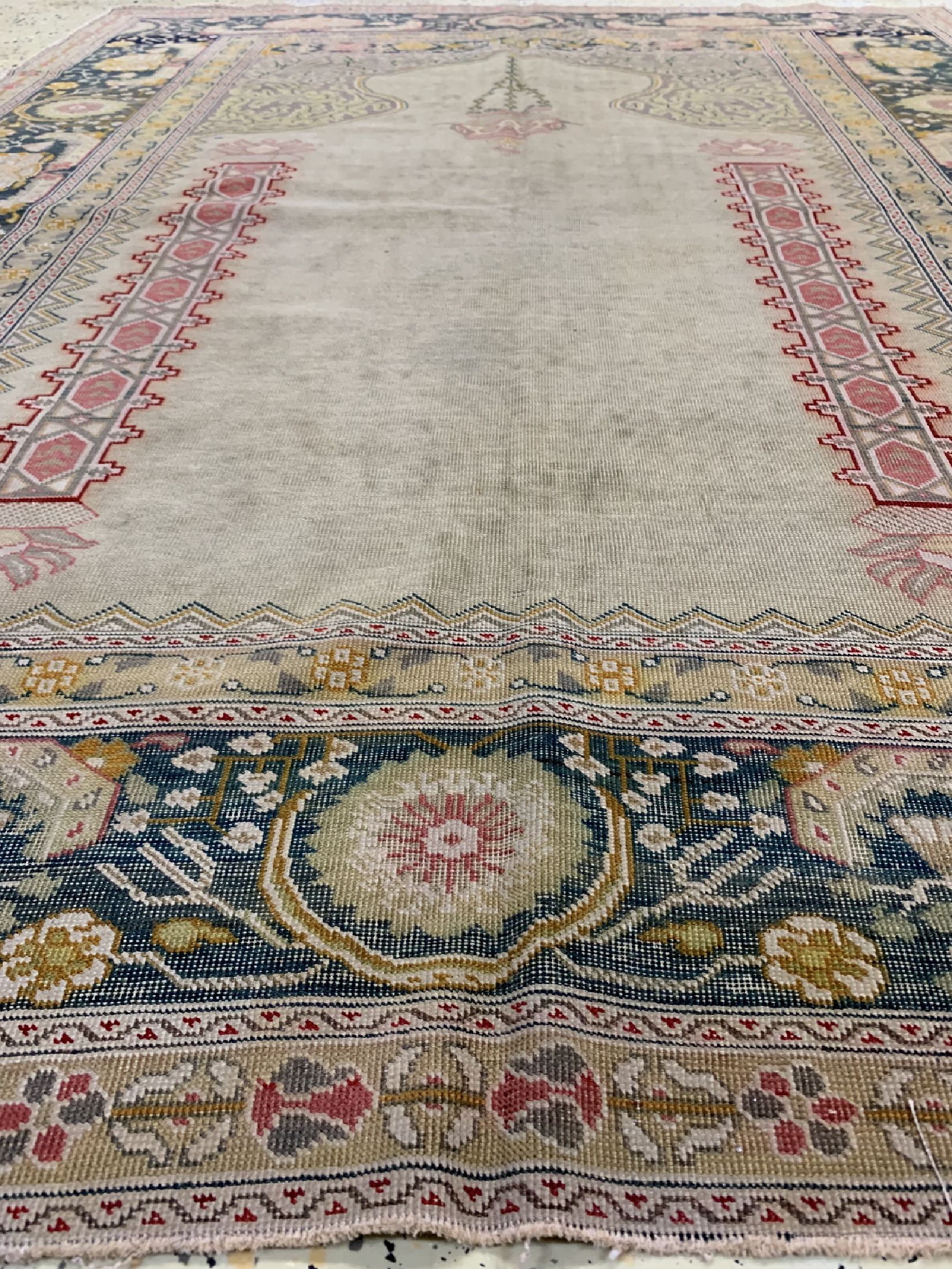 Detail d: Antiker Giordes, Türkei, um 1900, Wolle aufBaumwolle, ca. 175 x 135 cm, EHZ: 3-4