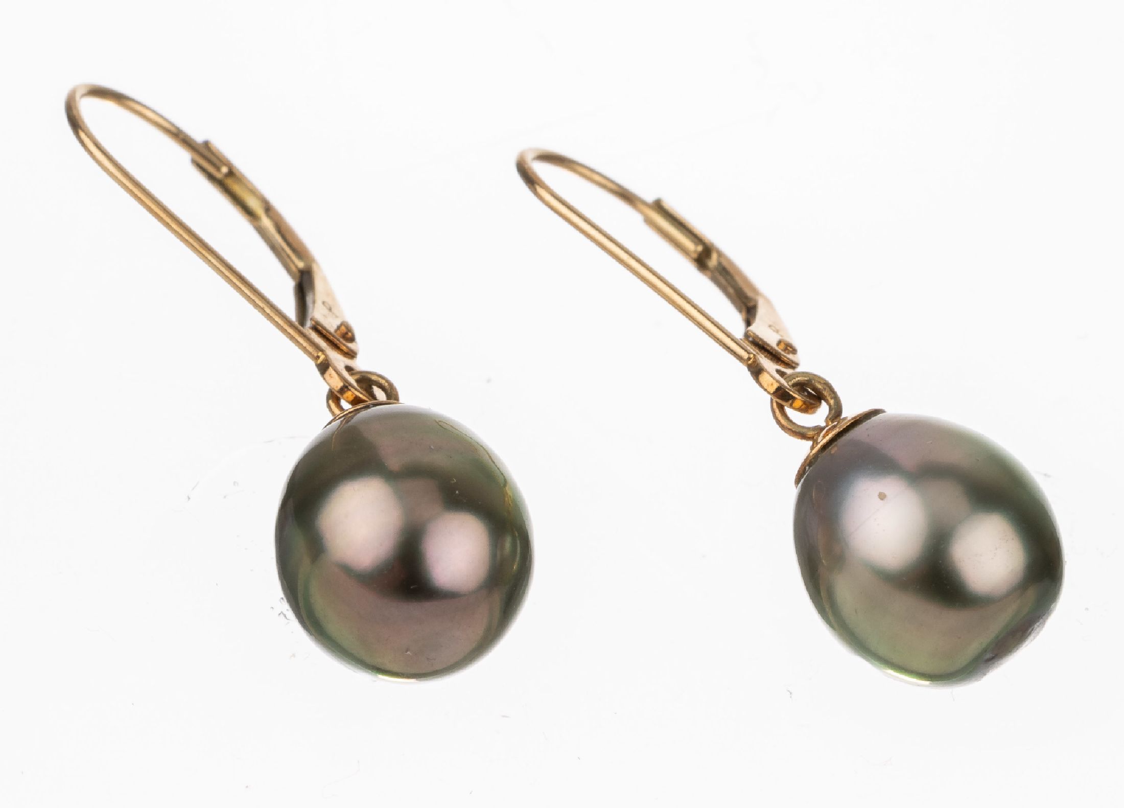 Paar 14 kt Gold Tahitiperlen-Ohrgehänge, GG 585/000, 2 Tahitizuchtperlen D ca. 10 mm, nat. Merkmale