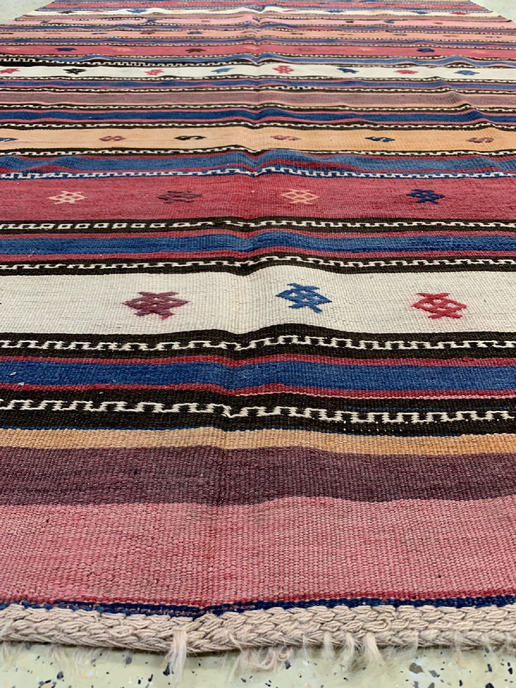 Detail c: Shahsawan Kelim, Persien, um 1940/1950, Wolle auf Wolle, ca. 268 x 172 cm, EHZ: 2-3