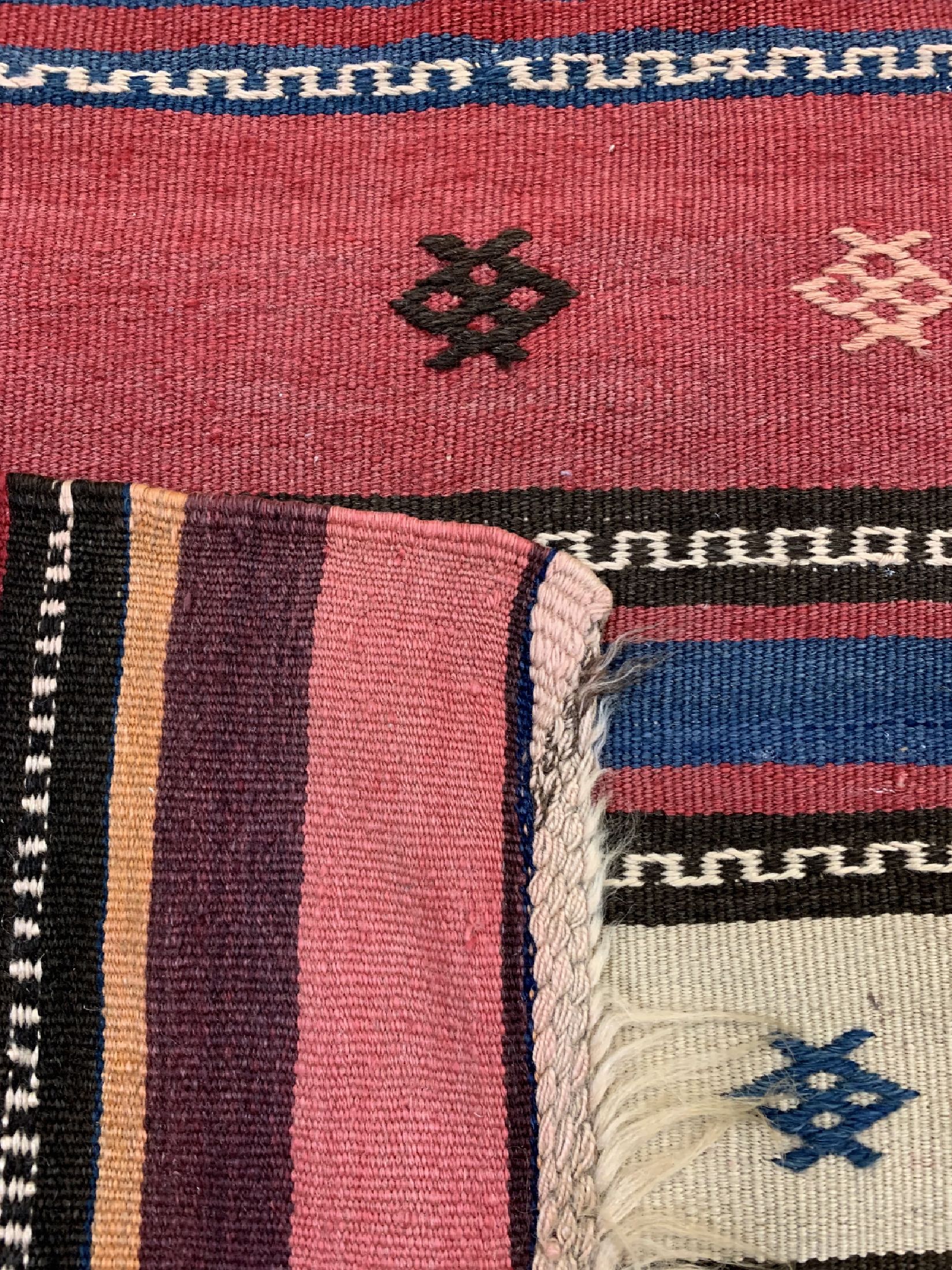 Detail d: Shahsawan Kelim, Persien, um 1940/1950, Wolle auf Wolle, ca. 268 x 172 cm, EHZ: 2-3