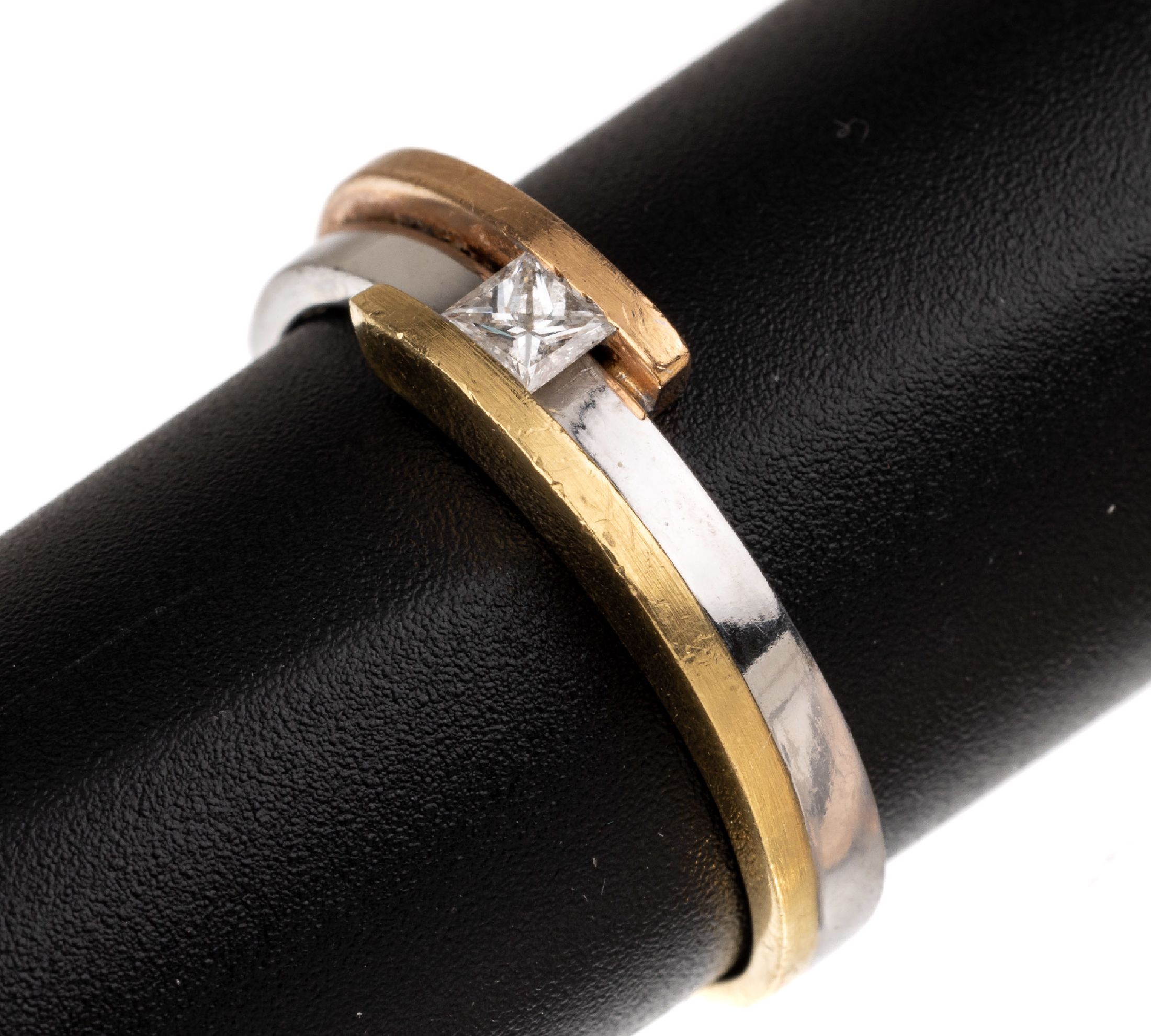 18 kt Gold Diamant-Ring, GG/WG/RG 750/000, Diamant im Princess Cut ca. 0.15 ct Weiß/vs, total ca. 5.7 g, RW 62, passend zu Kat.-Nr. 02-1577