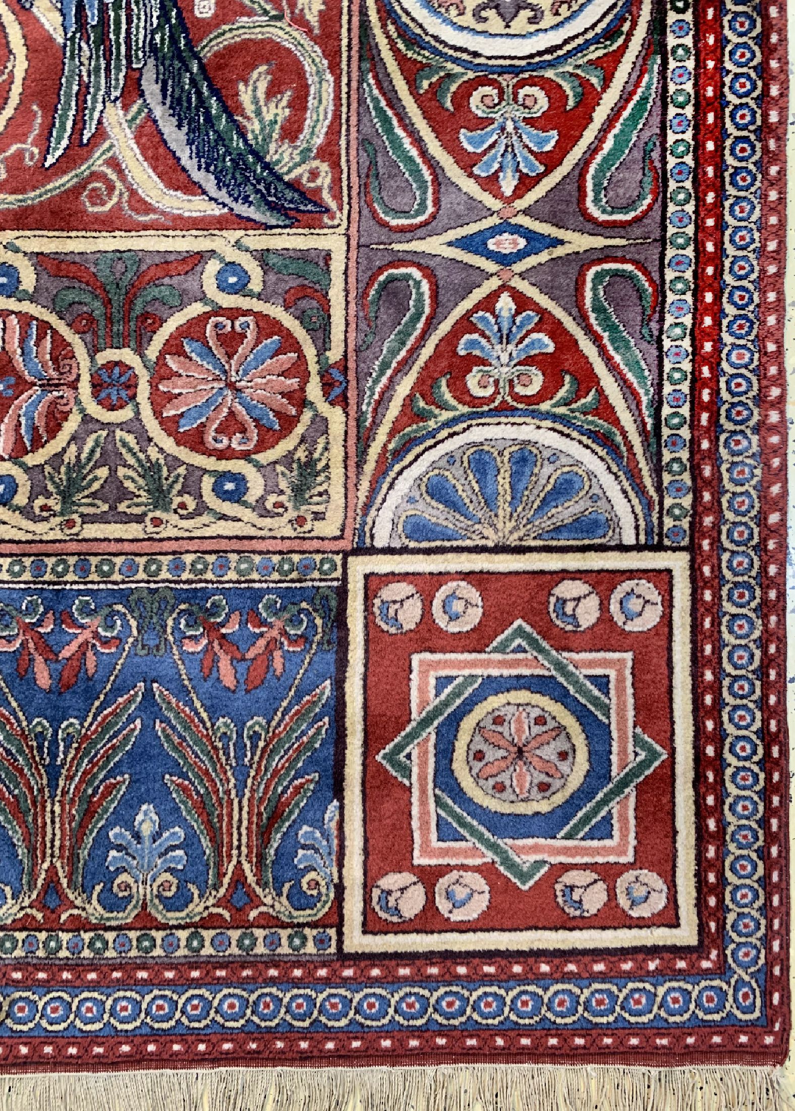 Detail a: Täbriz alt, Balkan, ca. 60 Jahre, Wolle aufBaumwolle, ca. 380 x 280 cm, Reinigungsbedürftig, EHZ: 2