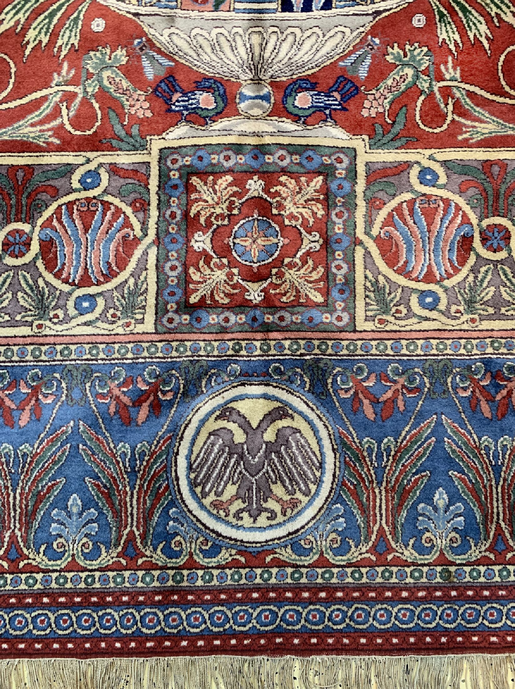 Detail b: Täbriz alt, Balkan, ca. 60 Jahre, Wolle aufBaumwolle, ca. 380 x 280 cm, Reinigungsbedürftig, EHZ: 2