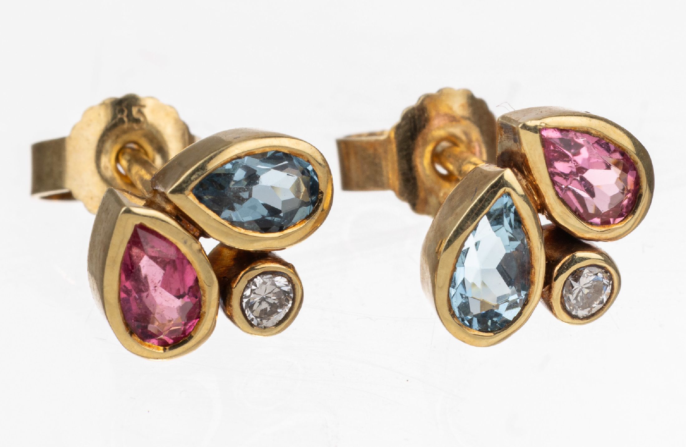 Paar 14 kt Gold Farbstein-Brillant-Ohrstecker, GG 585/000, 2 facett. Turmalin- und 2 Blautopas (beh.)-Tropfen zus. ca. 1.0 ct, 2 Brillanten zus. ca. ...