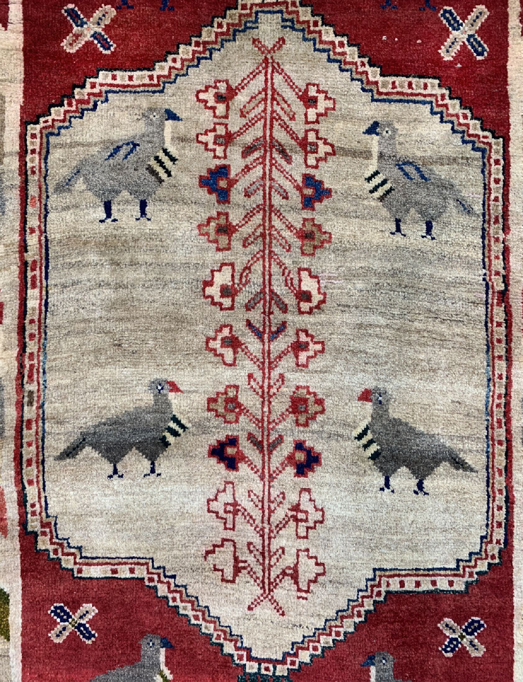 Detail b: Gabbeh alt, Persien, ca. 60 Jahre, Wolle auf Wolle, ca. 160 x 105 cm, EHZ: 2