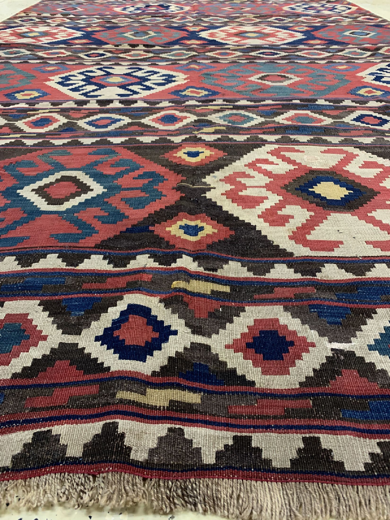 Detail d: Antiker Kuba Kelim, Kaukasus, 19.Jhd, Wolleauf Wolle, ca. 340 x 210 cm, EHZ: 2(Restauriert)