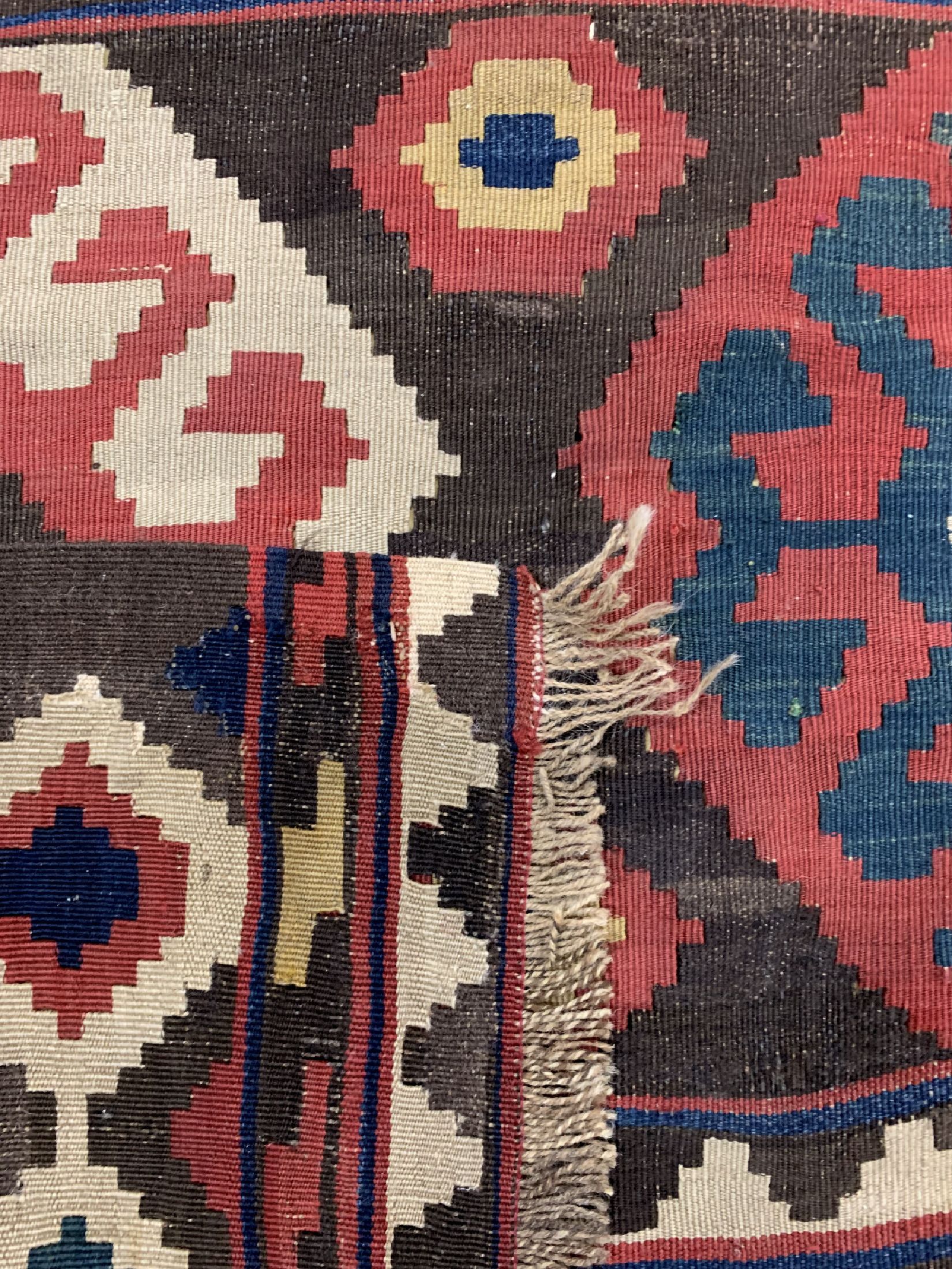 Detail e: Antiker Kuba Kelim, Kaukasus, 19.Jhd, Wolleauf Wolle, ca. 340 x 210 cm, EHZ: 2(Restauriert)