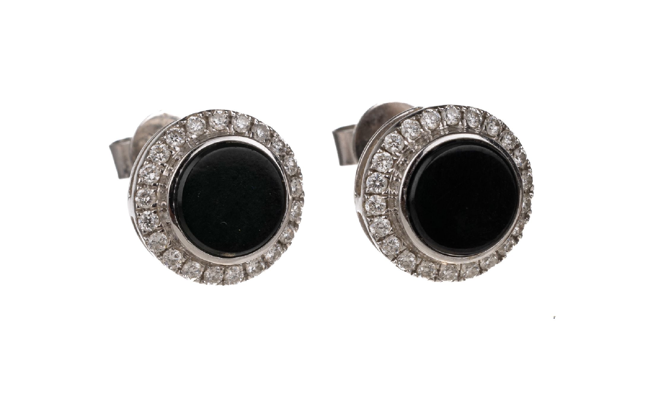 Paar 18 kt Gold Onyx-Brillant-Ohrstecker, WG 750/000, 2 runde Onyxplatten, umgeben von Brillanten zus. ca. 0.60 ct feines Weiß-Weiß/lr-vs, total ...