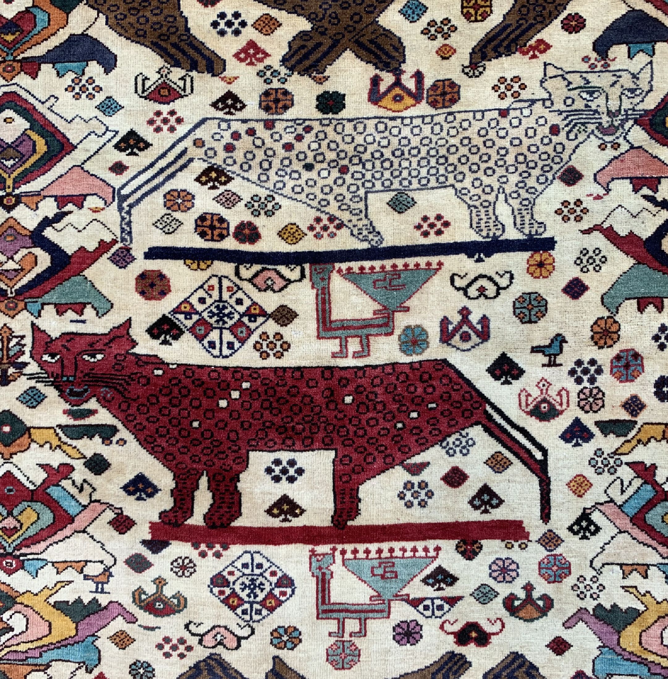 Detail b: Ghaschgai-Kashkuli fein, Persien, ca. 50 Jahre, Wolle auf Wolle, ca. 185 x 130 cm, EHZ:2, (kleine Mottenfraß Stellen).