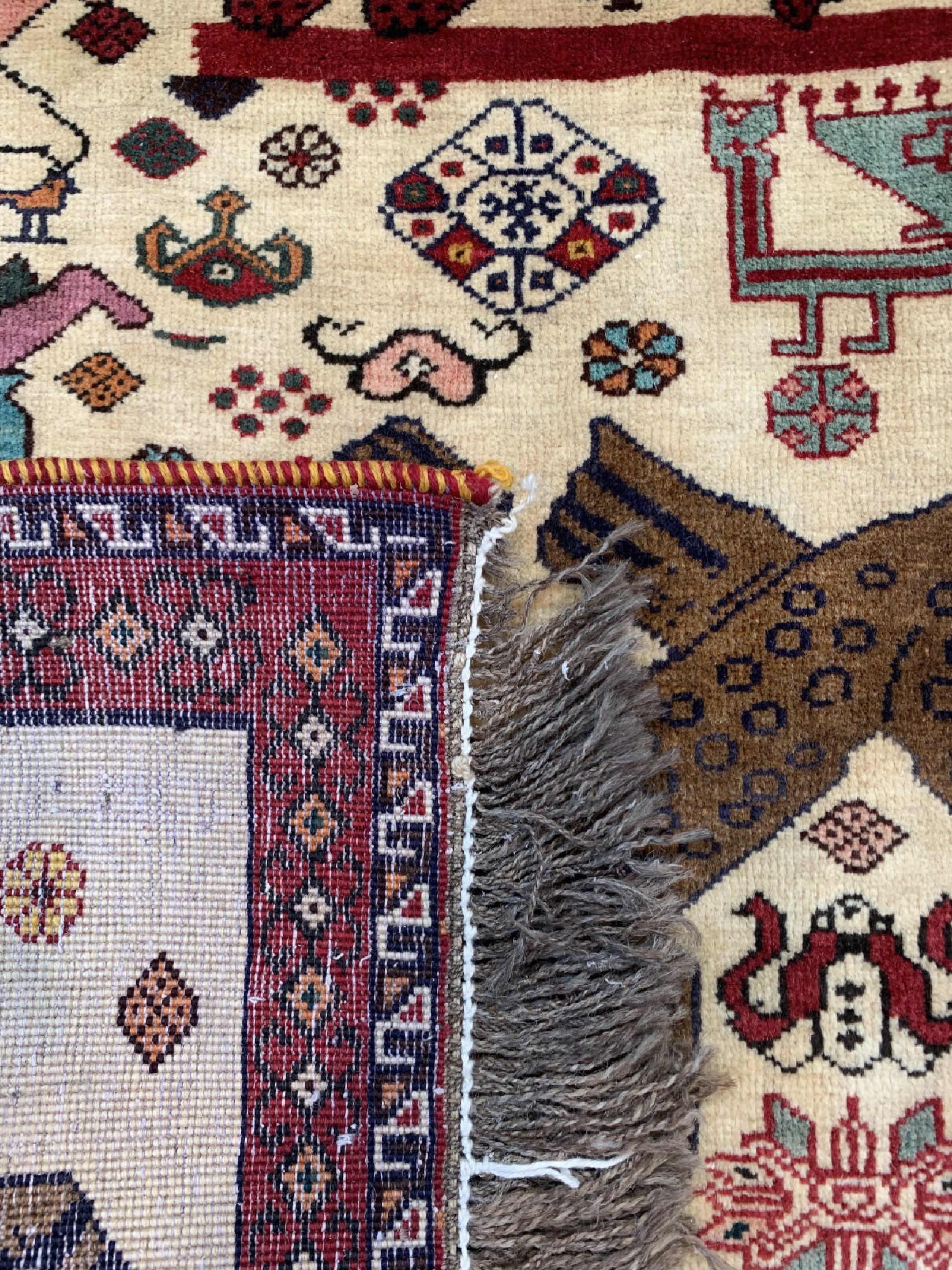 Detail d: Ghaschgai-Kashkuli fein, Persien, ca. 50 Jahre, Wolle auf Wolle, ca. 185 x 130 cm, EHZ:2, (kleine Mottenfraß Stellen).