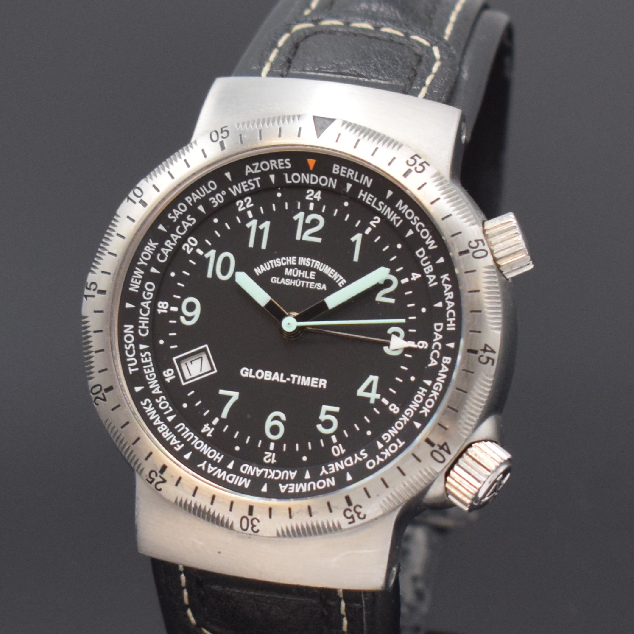Detail a: NAUTISCHE INSTRUMENTE MÜHLE GLASHÜTTE/SA. Herrenarmbanduhr Modell Global-Timer Referenz M1-41-13, Deutschland um 2005, Automatik, ausverkauftes, ...