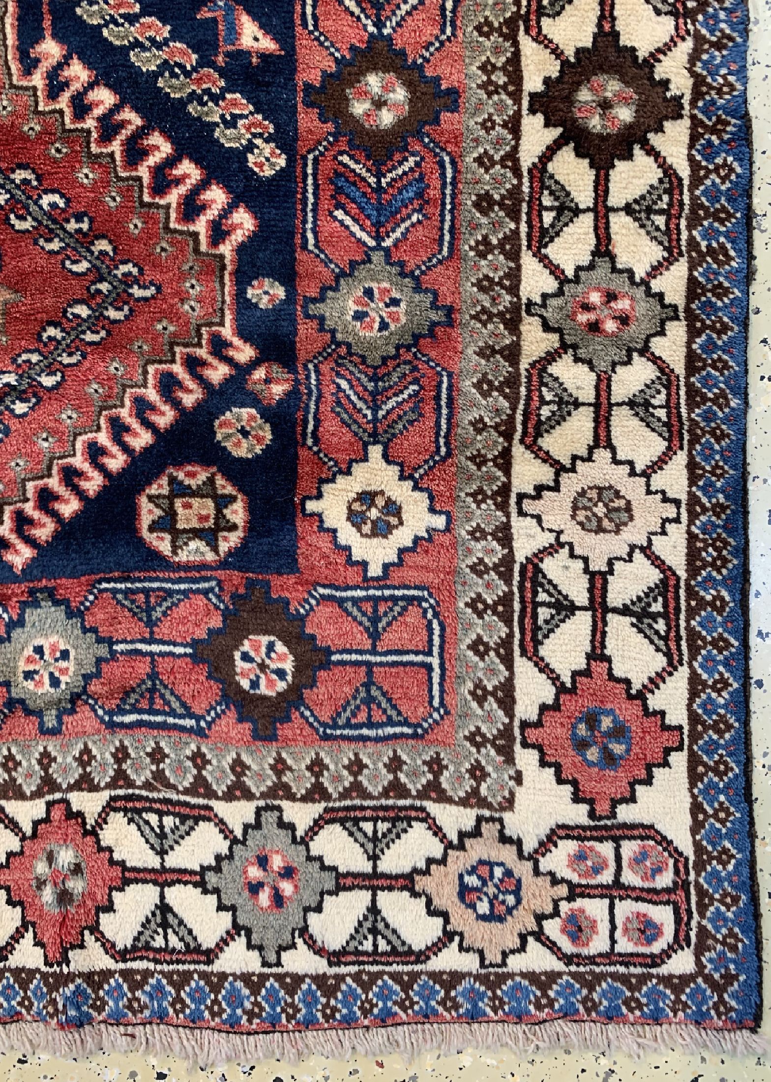 Detail a: Ghaschgai alt, Persien, um 1950, Wolle auf Wolle, ca. 290 x 205 cm, Mottenfraß, EHZ: 2