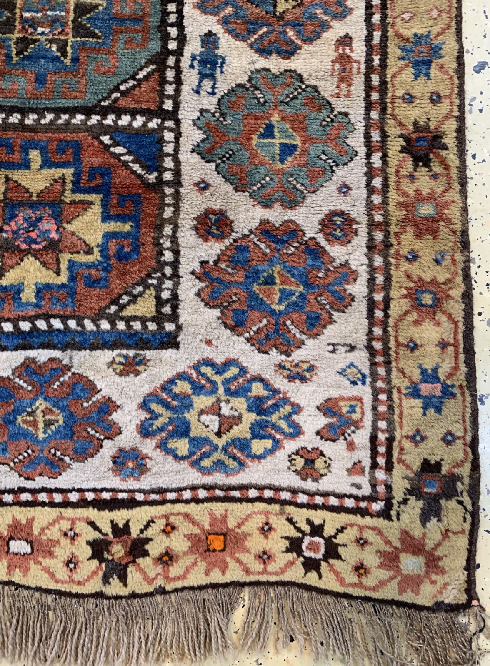 Detail a: Moghan antik, Kaukasus, 19.Jhd, Wolle auf Wolle, ca. 235 x 122 cm, Mottenfraß, EHZ: 3