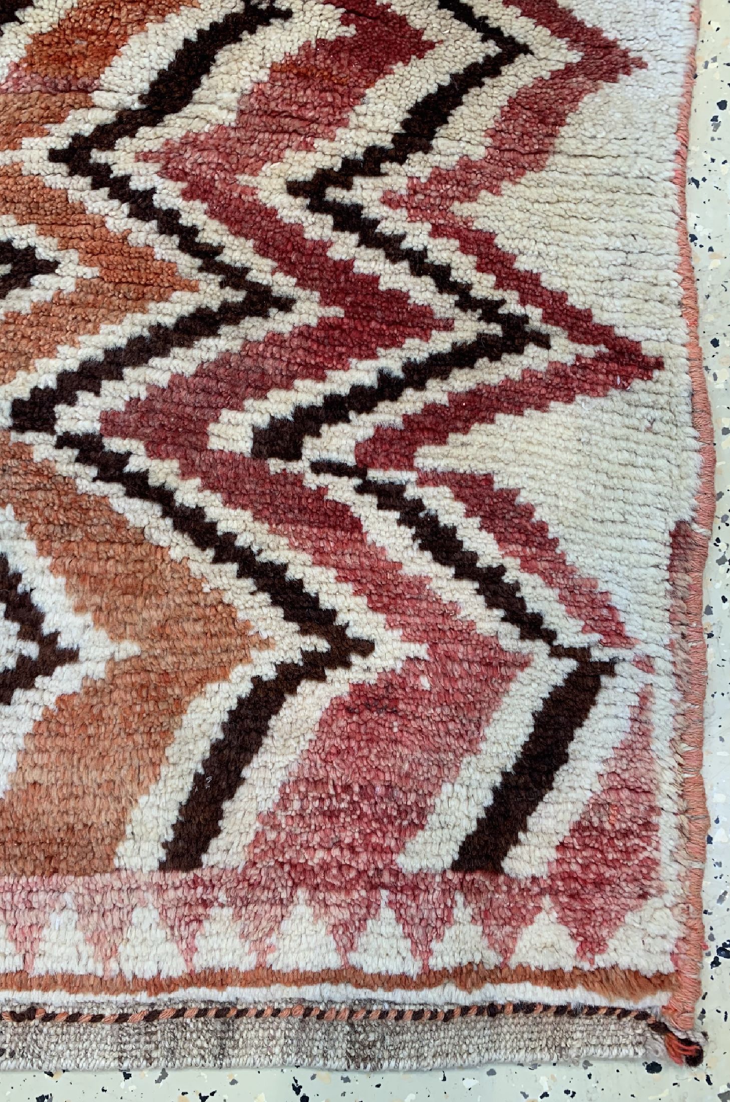 Detail a: Gabbeh alt, Persien, ca. 50 Jahre, Wolle auf Wolle, ca. 140 x 90 cm, EHZ: 2(kleines Loch).