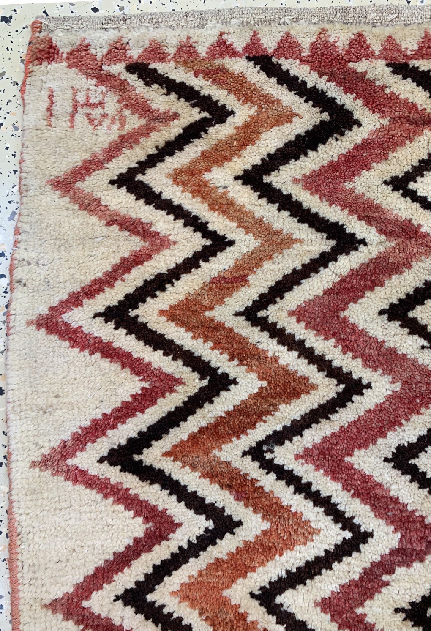 Detail d: Gabbeh alt, Persien, ca. 50 Jahre, Wolle auf Wolle, ca. 140 x 90 cm, EHZ: 2(kleines Loch).