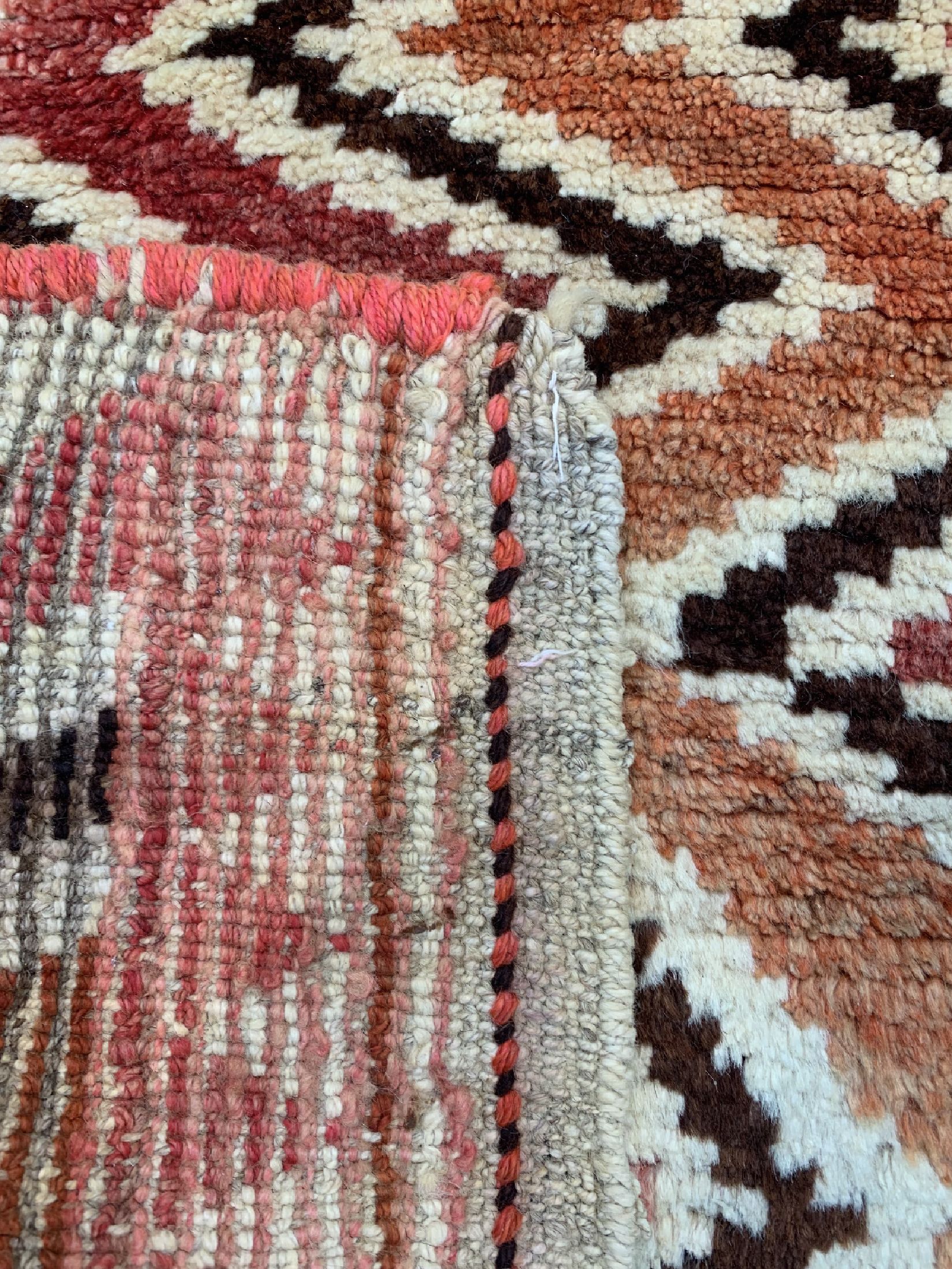 Detail e: Gabbeh alt, Persien, ca. 50 Jahre, Wolle auf Wolle, ca. 140 x 90 cm, EHZ: 2(kleines Loch).