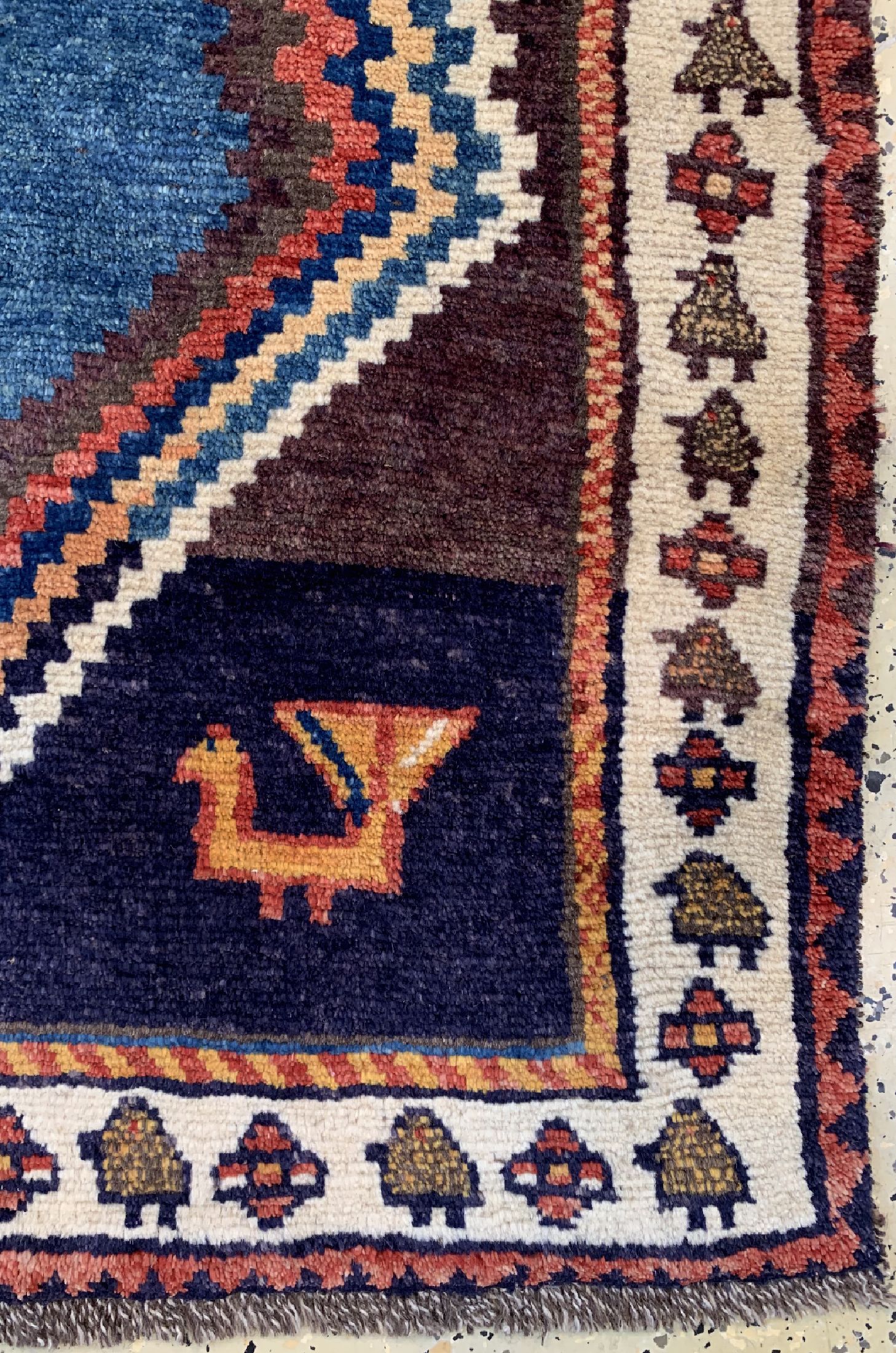 Detail a: Gabbeh alt, Persien, um 1950, Wolle auf Wolle, ca. 153 x 102 cm, Mottenfraß, EHZ: 2