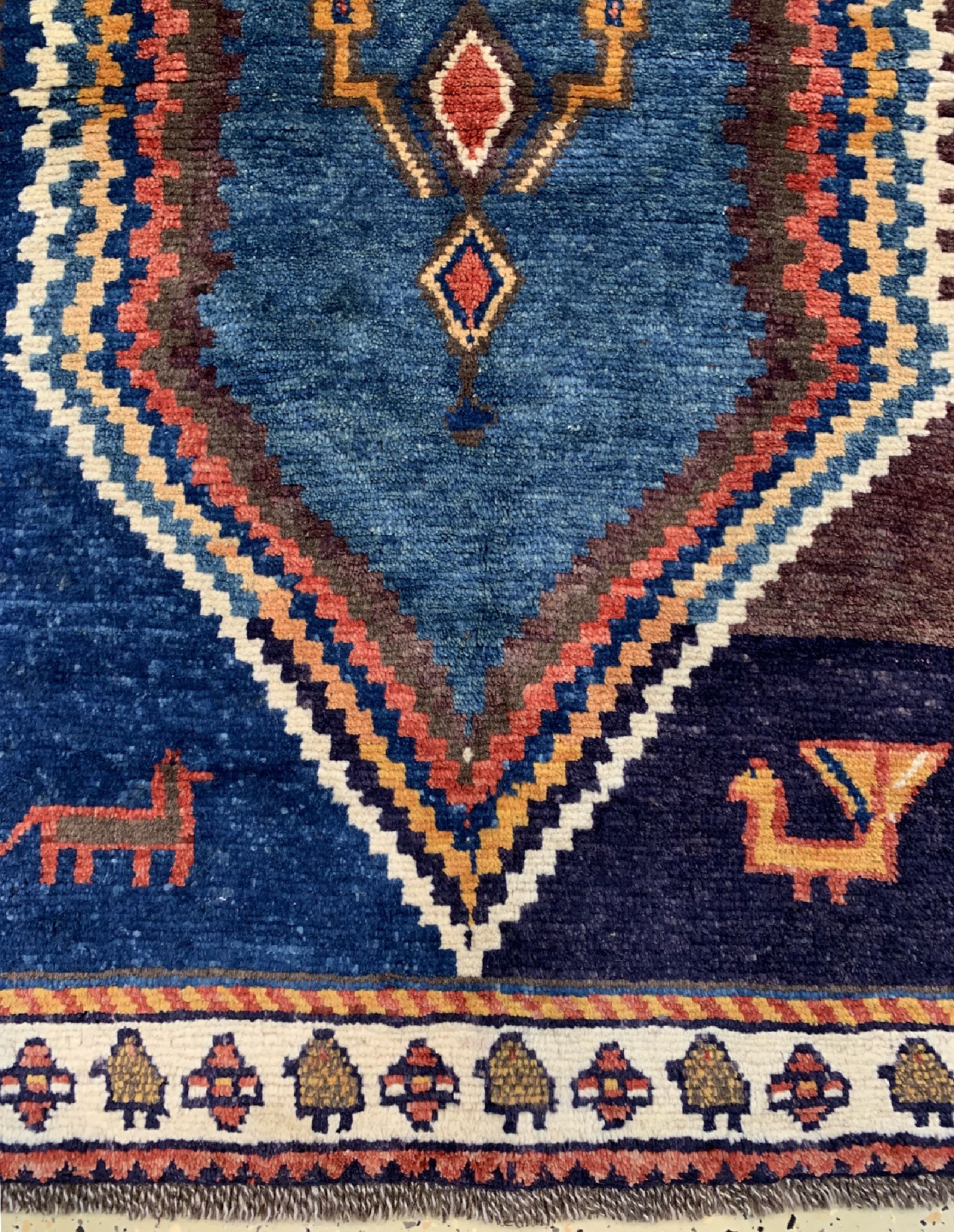Detail b: Gabbeh alt, Persien, um 1950, Wolle auf Wolle, ca. 153 x 102 cm, Mottenfraß, EHZ: 2