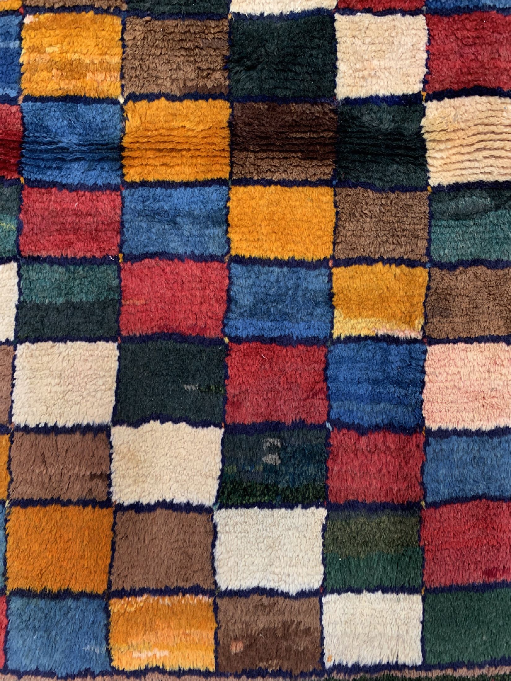 Detail b: Antiker Gabbeh, Persien, um 1900, Wolle aufWolle, ca. 145 x 105 cm, EHZ: 4