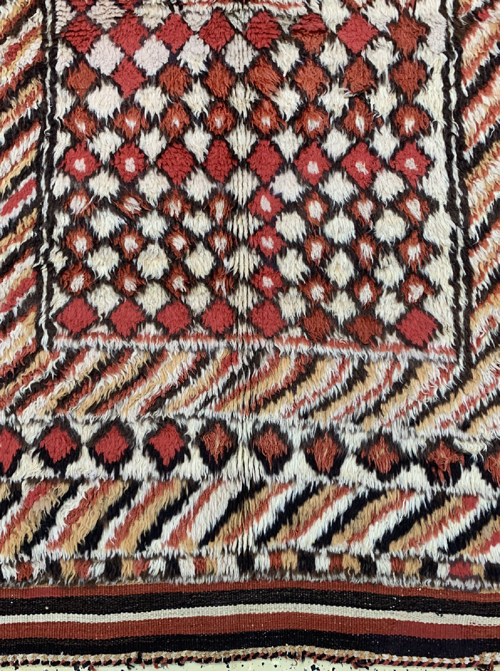 Detail b: Hirtenteppich, Türkei, um 1920/1930, Wolle auf Wolle, ca. 196 x 160 cm, EHZ: 3(kleine Löcher).