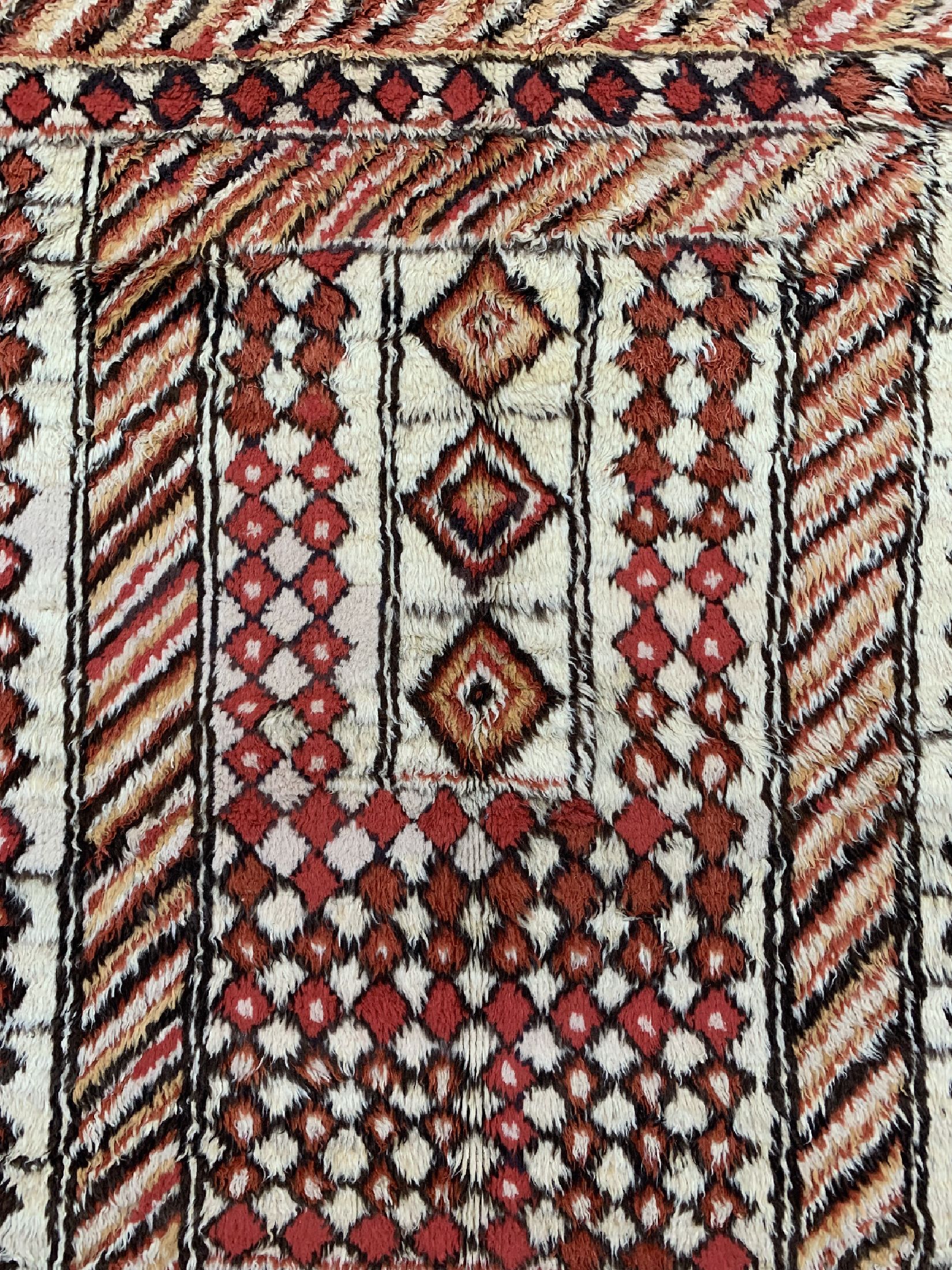 Detail c: Hirtenteppich, Türkei, um 1920/1930, Wolle auf Wolle, ca. 196 x 160 cm, EHZ: 3(kleine Löcher).