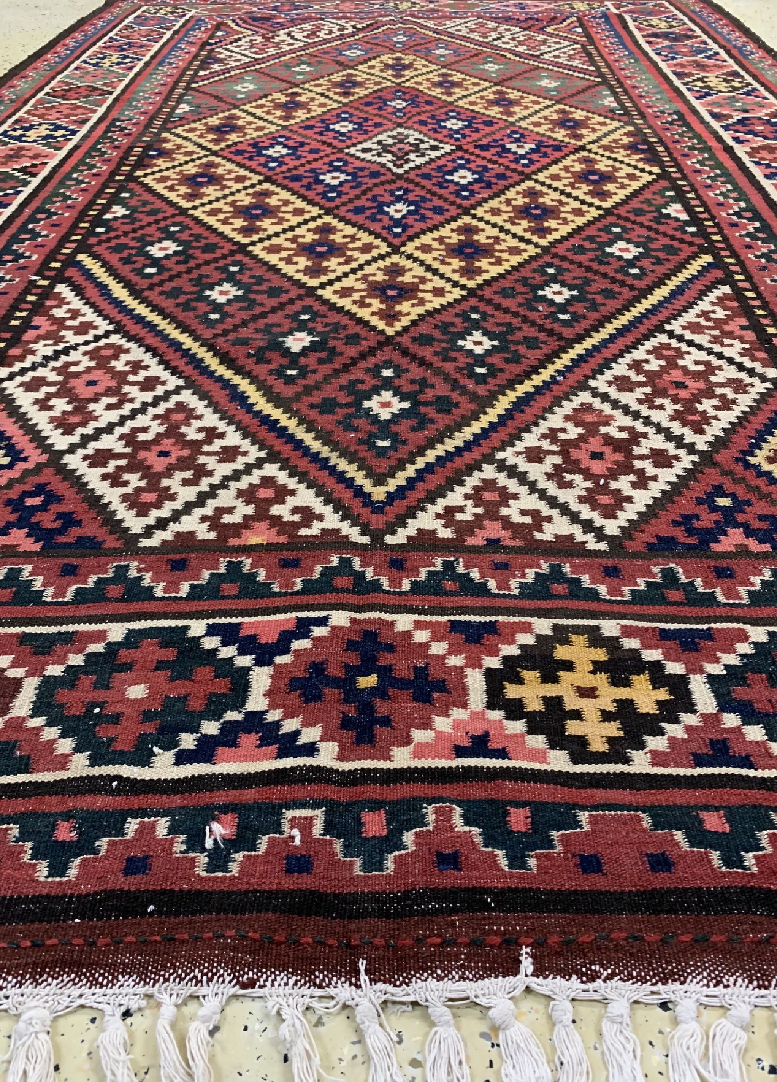 Detail c: Bachtiar Kelim, Persien, um 1950, Wolle aufBaumwolle, ca. 290 x 180 cm, EHZ: 2