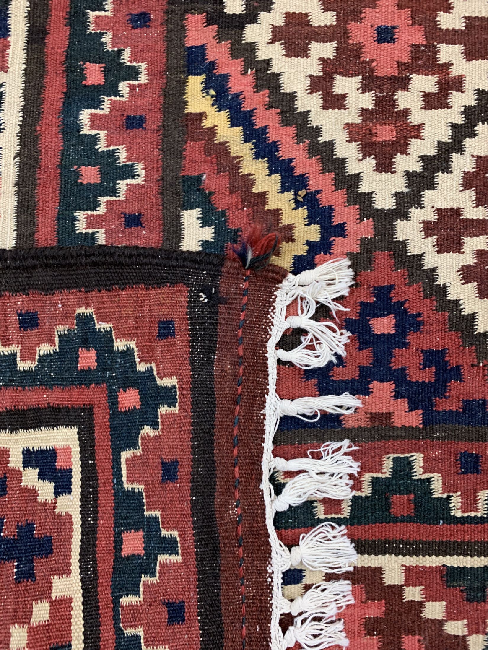 Detail d: Bachtiar Kelim, Persien, um 1950, Wolle aufBaumwolle, ca. 290 x 180 cm, EHZ: 2