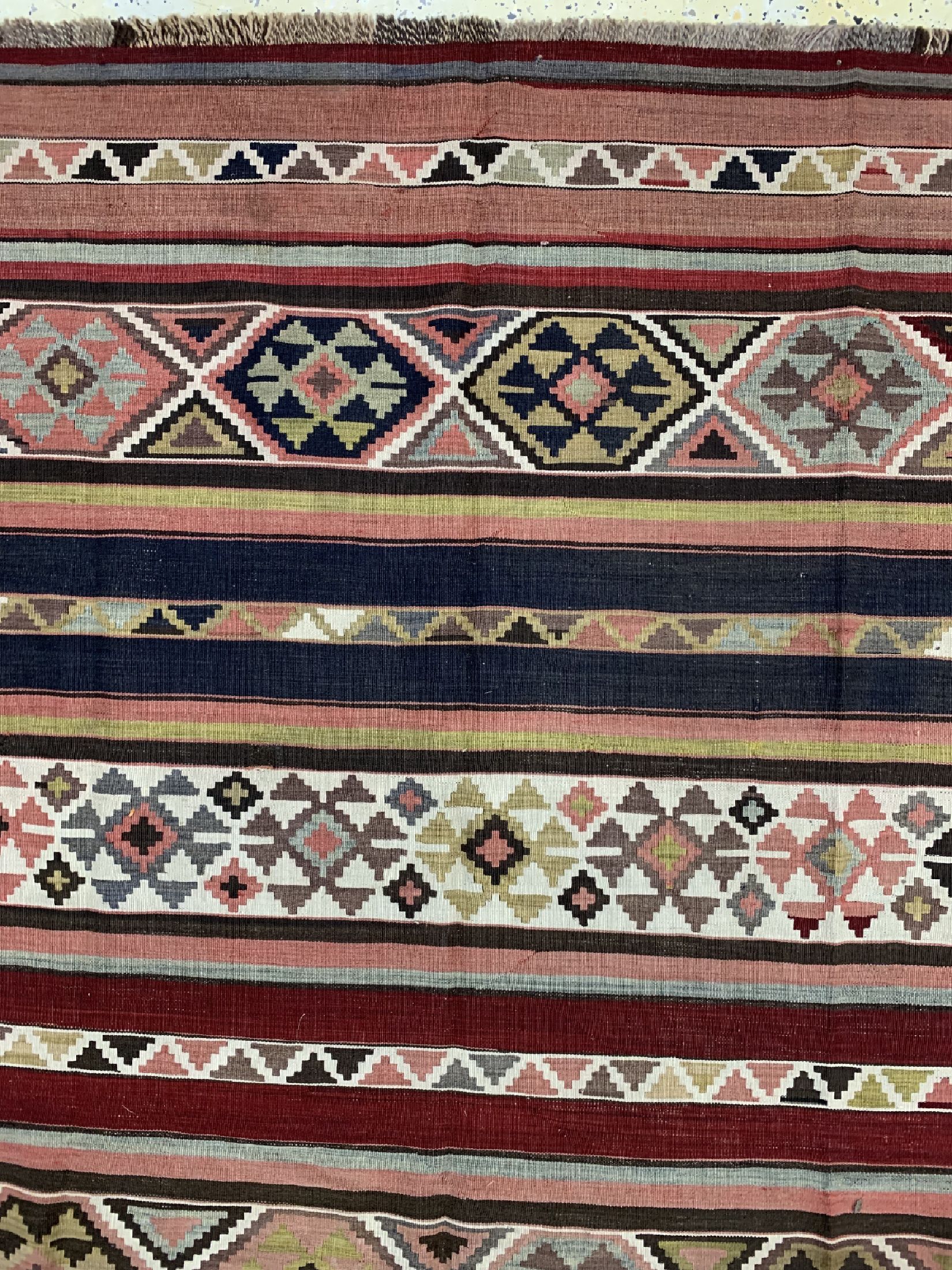Detail b: Antiker Anatol Kelim, Türkei, um 1900, Wolle auf Wolle, ca. 292 x 150 cm, verfärbt, EHZ: 2(Restauriert)