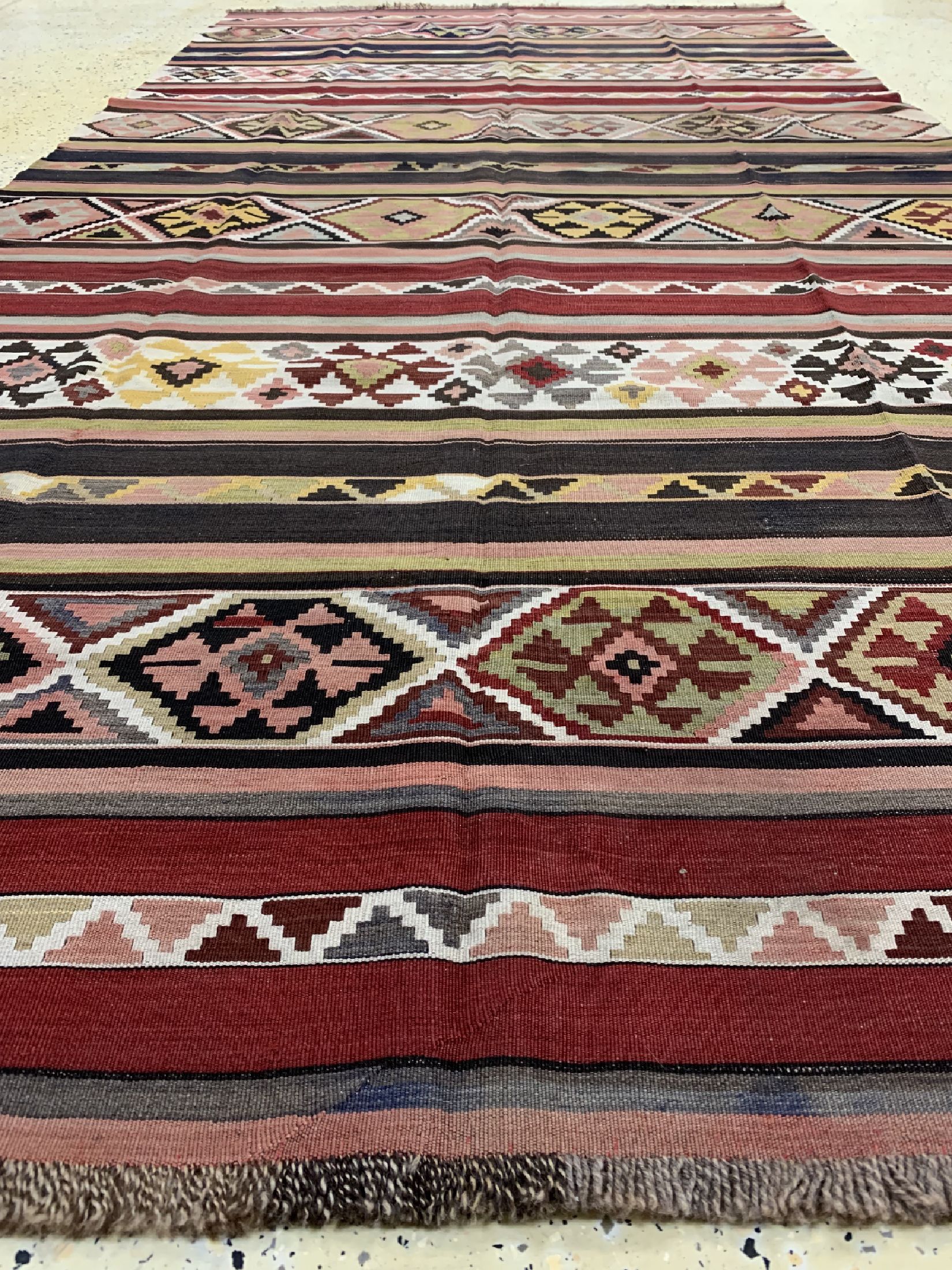 Detail c: Antiker Anatol Kelim, Türkei, um 1900, Wolle auf Wolle, ca. 292 x 150 cm, verfärbt, EHZ: 2(Restauriert)
