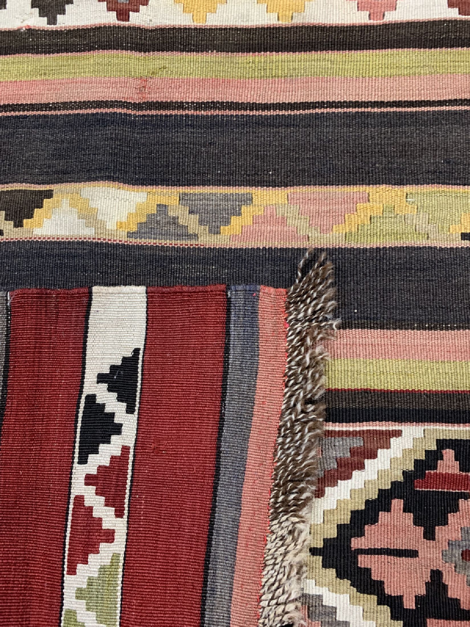 Detail d: Antiker Anatol Kelim, Türkei, um 1900, Wolle auf Wolle, ca. 292 x 150 cm, verfärbt, EHZ: 2(Restauriert)
