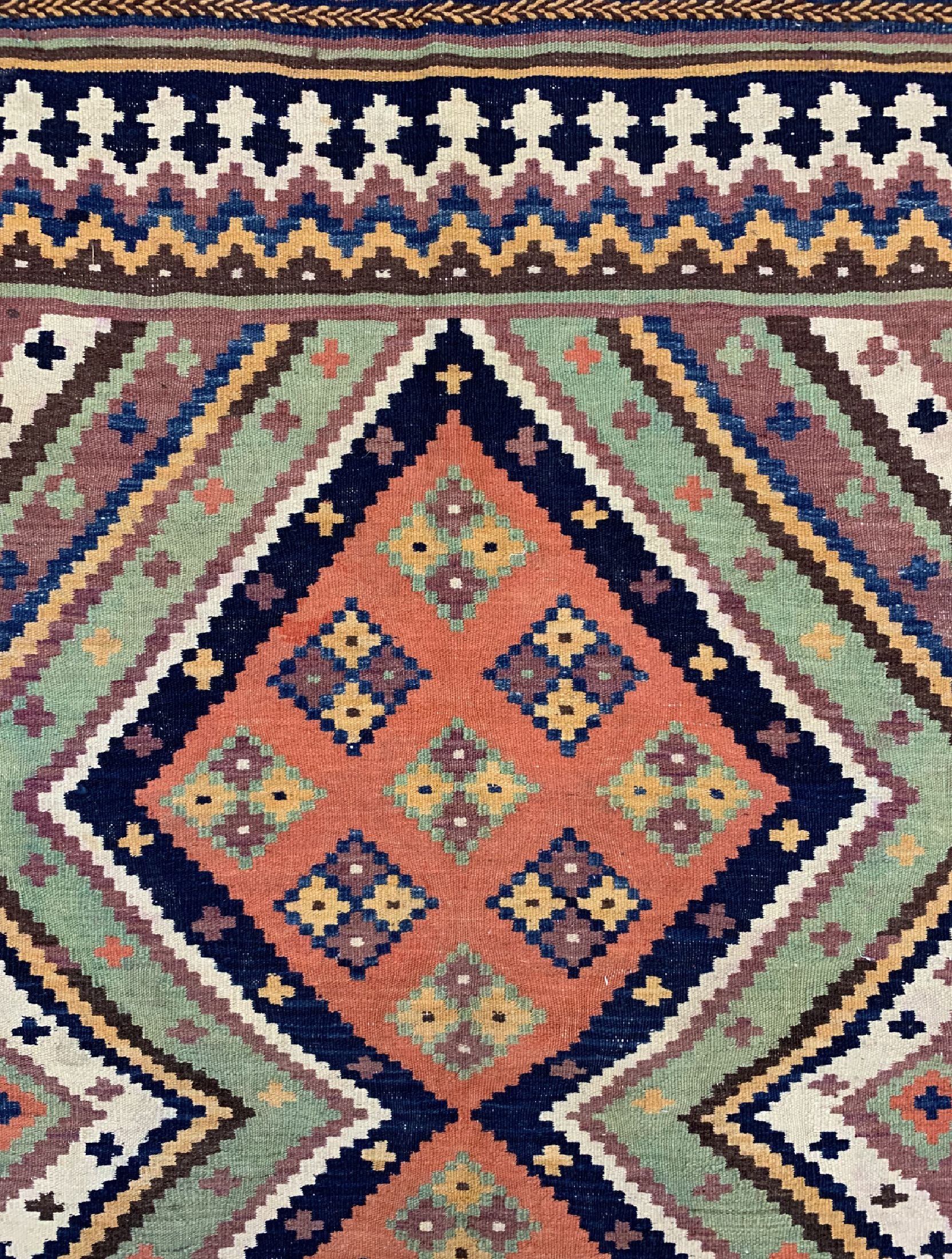 Detail b: Shahsawan Kelim, Persien, um 1950, Wolle auf Baumwolle, ca. 182 x 124 cm, EHZ: 2(kleiner Fleck)