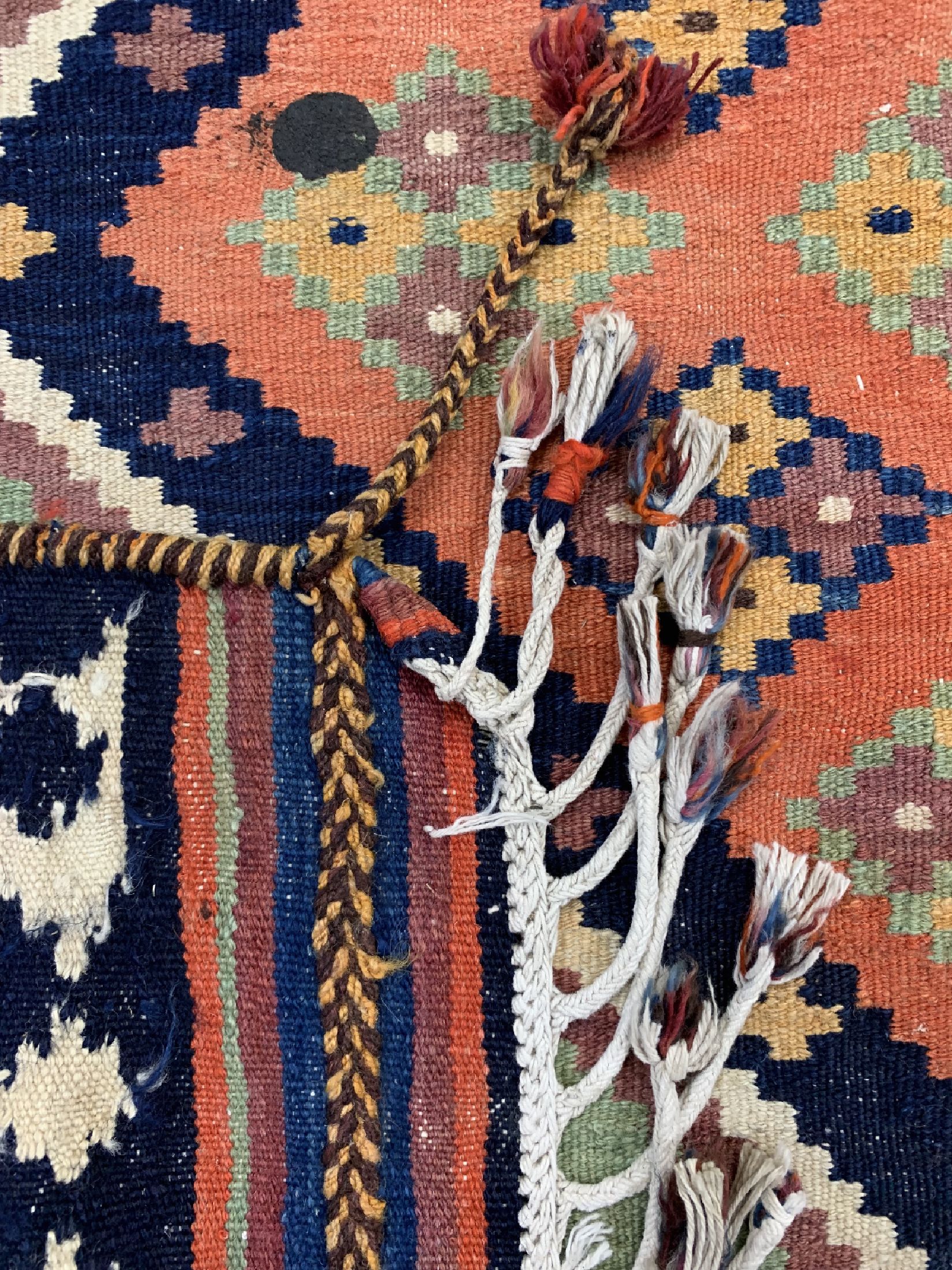 Detail d: Shahsawan Kelim, Persien, um 1950, Wolle auf Baumwolle, ca. 182 x 124 cm, EHZ: 2(kleiner Fleck)