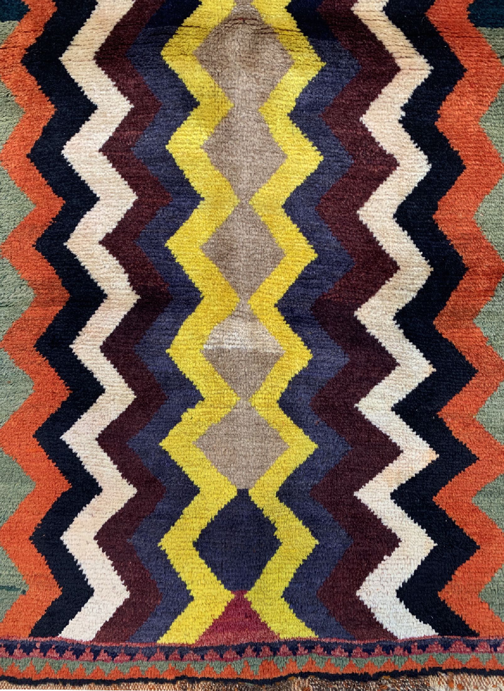 Detail b: Gabbeh alt, Persien, ca. 60 Jahre, Wolle auf Wolle, ca. 170 x 100 cm, EHZ: 2