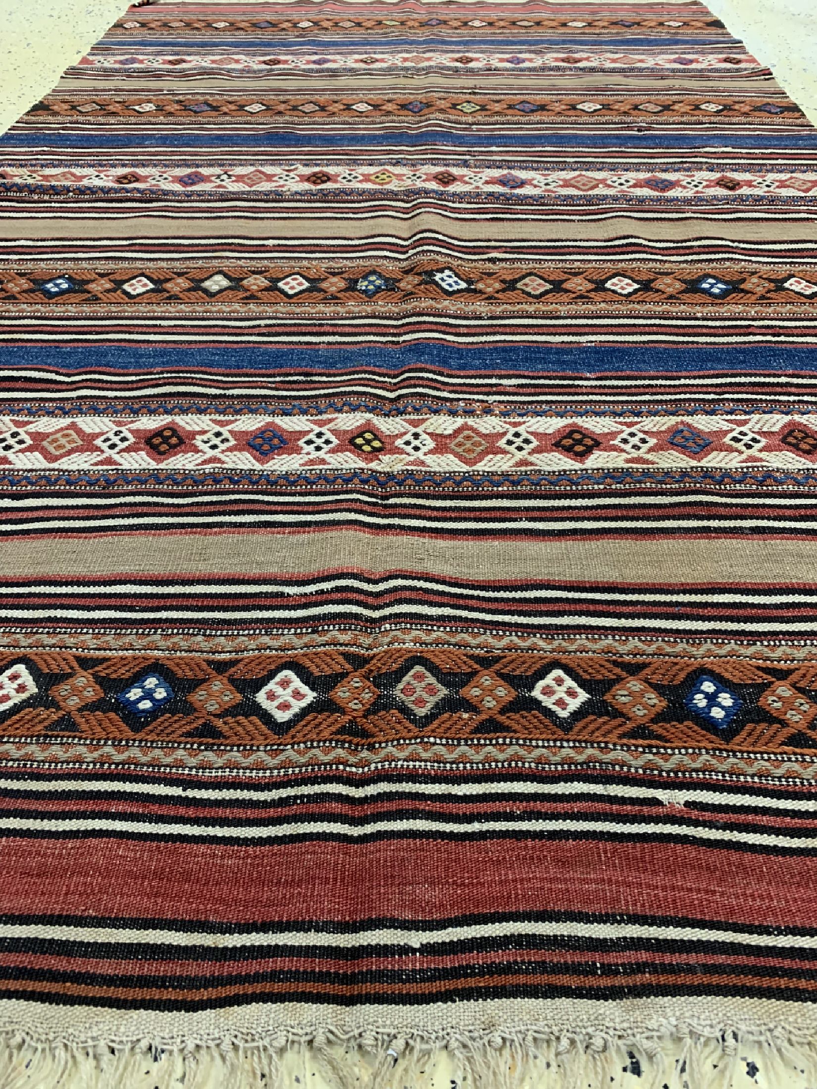 Detail c: Shahsawan Kelim, Persien, 19.Jhd, Wolle aufWolle, ca. 198 x 130 cm, EHZ: 2