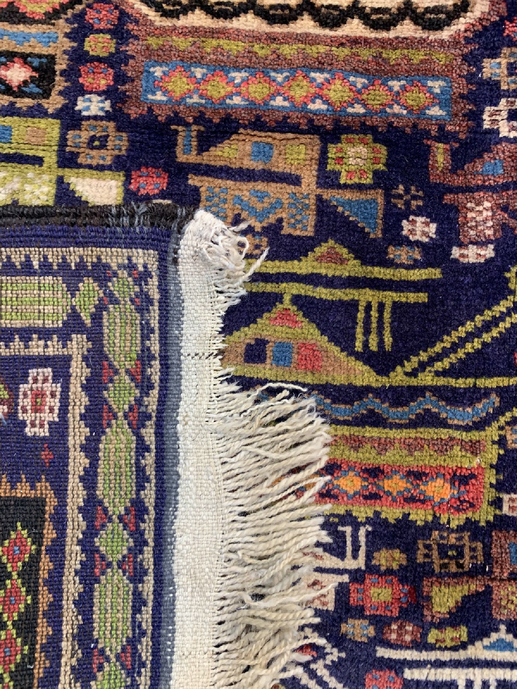 Detail c: Paar Zakini"Kriegsteppich", Afghanistan, um1960, Wolle auf Wolle, ca. 205 x 111 cm, Mottenfraß, EHZ: 2