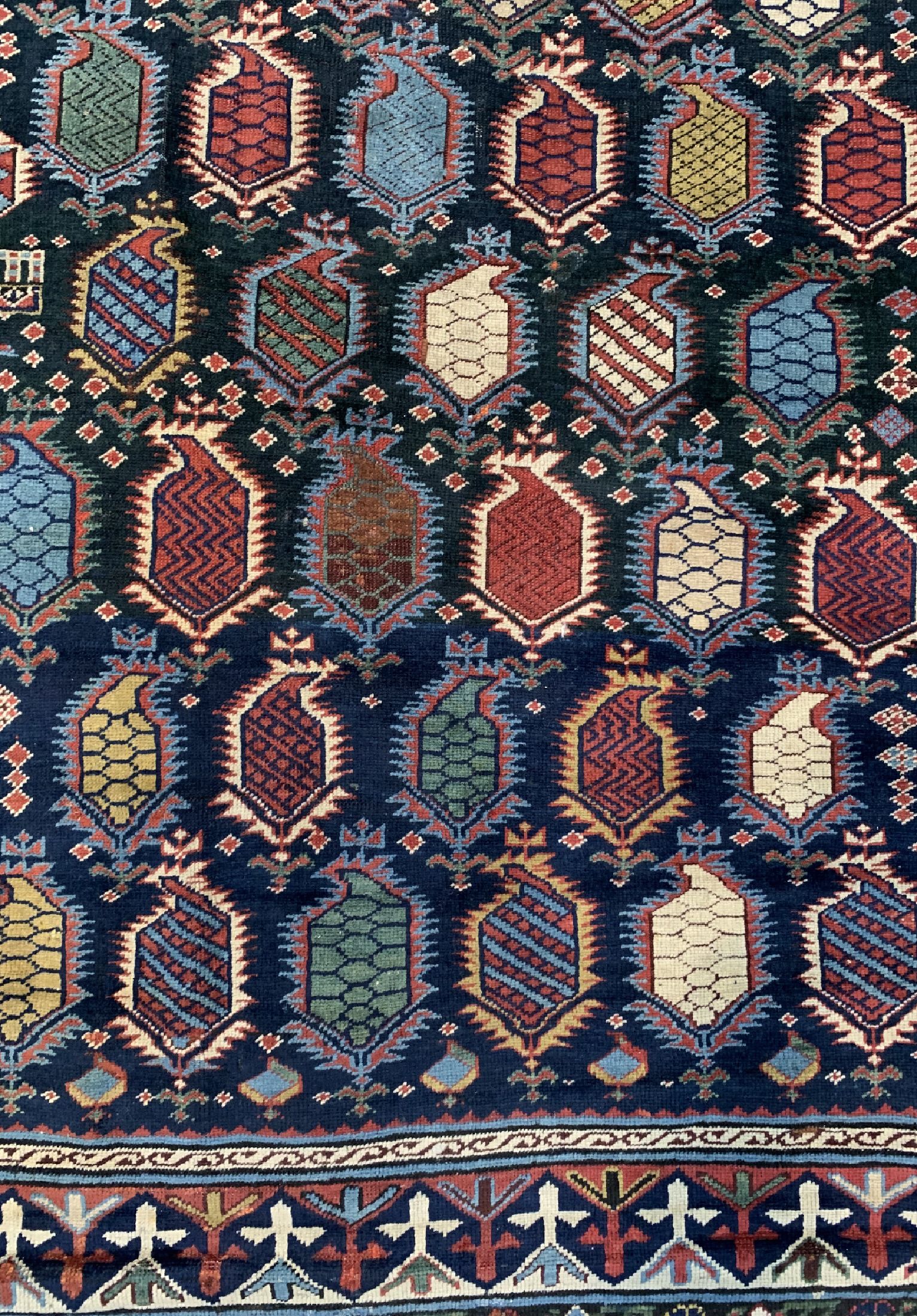 Detail b: Antiker Schirwan fein, Kaukasus, 19.Jhd, Wolle auf Wolle, ca. 295 x 125 cm, EHZ: 3-4