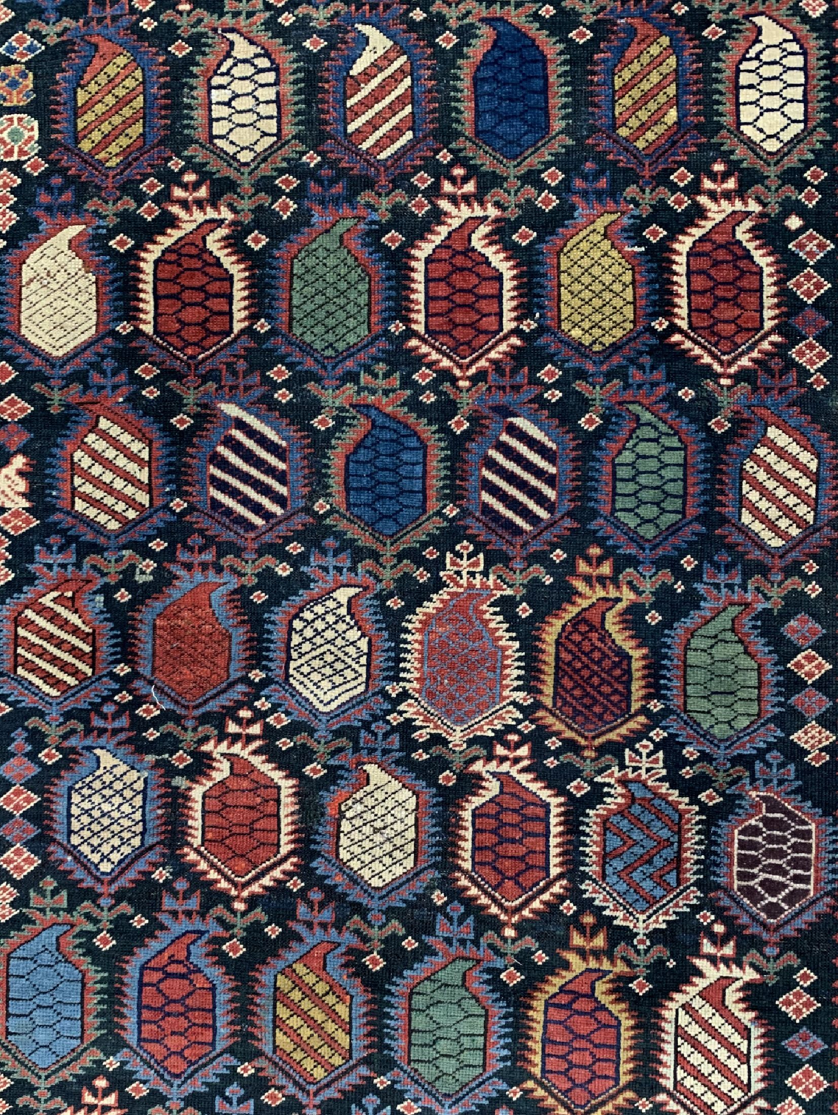 Detail c: Antiker Schirwan fein, Kaukasus, 19.Jhd, Wolle auf Wolle, ca. 295 x 125 cm, EHZ: 3-4