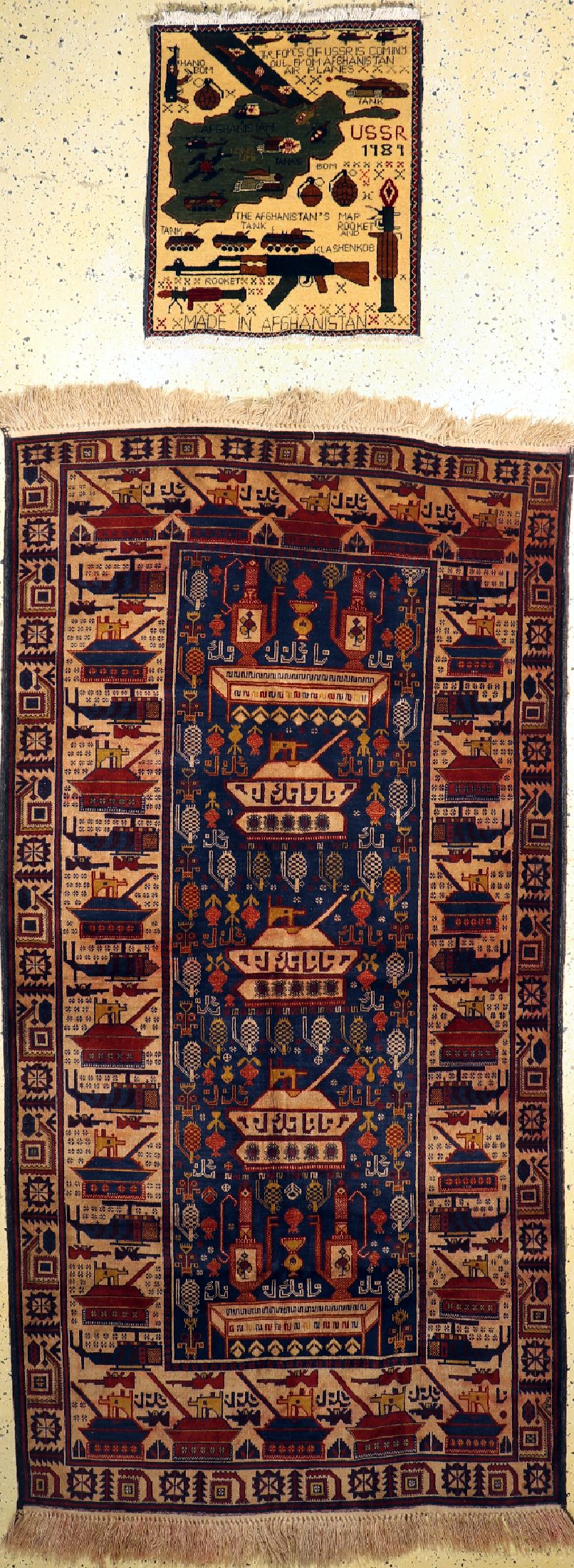 Paar "Kriegsteppiche", Afghanistan, ca. 50 Jahre, Wolle auf Wolle, ca. 250 x 128 cm, verfärbt, ca. 73 x 63 cm, Mottenfraß.