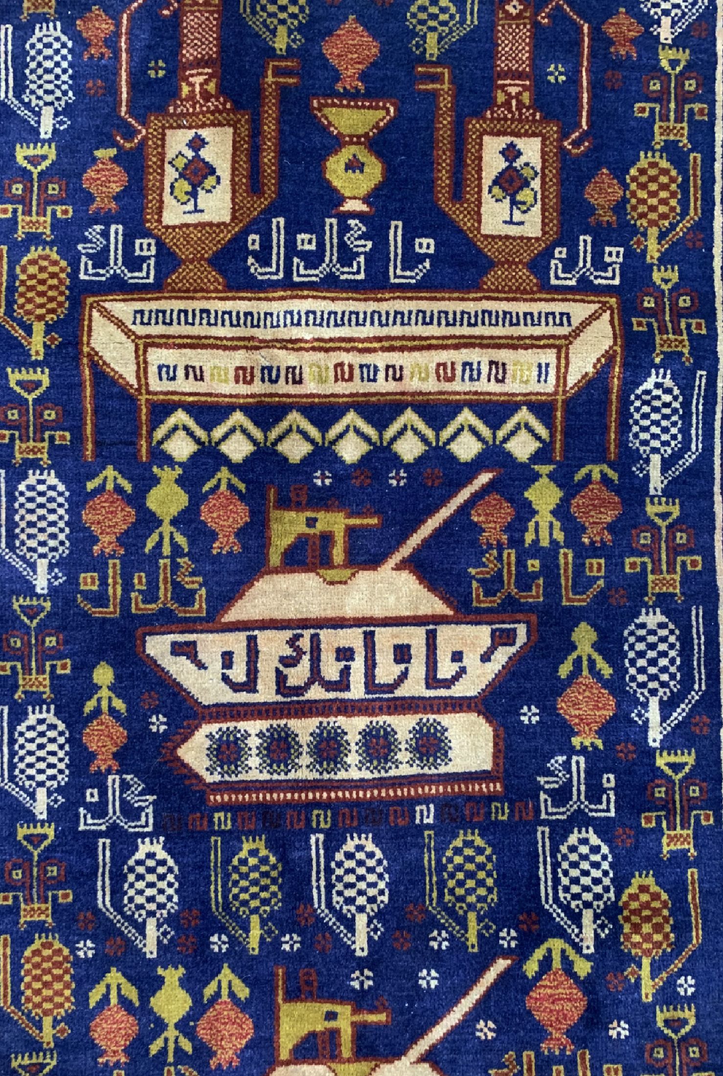 Detail e: Paar "Kriegsteppiche", Afghanistan, ca. 50 Jahre, Wolle auf Wolle, ca. 250 x 128 cm, verfärbt, ca. 73 x 63 cm, Mottenfraß.
