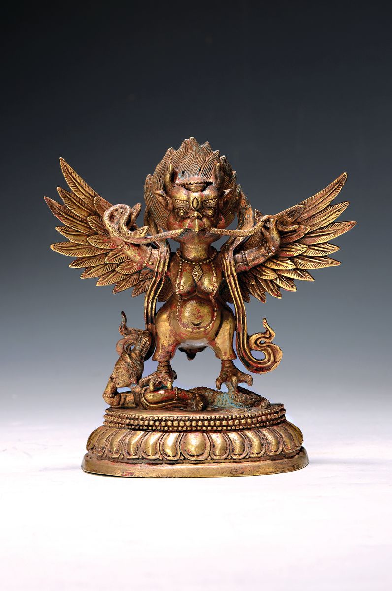 Bronzeskulptur, Garuda, Tibet, 20. Jh., Lotussockel, ca. 18 x 16 cm, Reste von ehemaliger Fassung