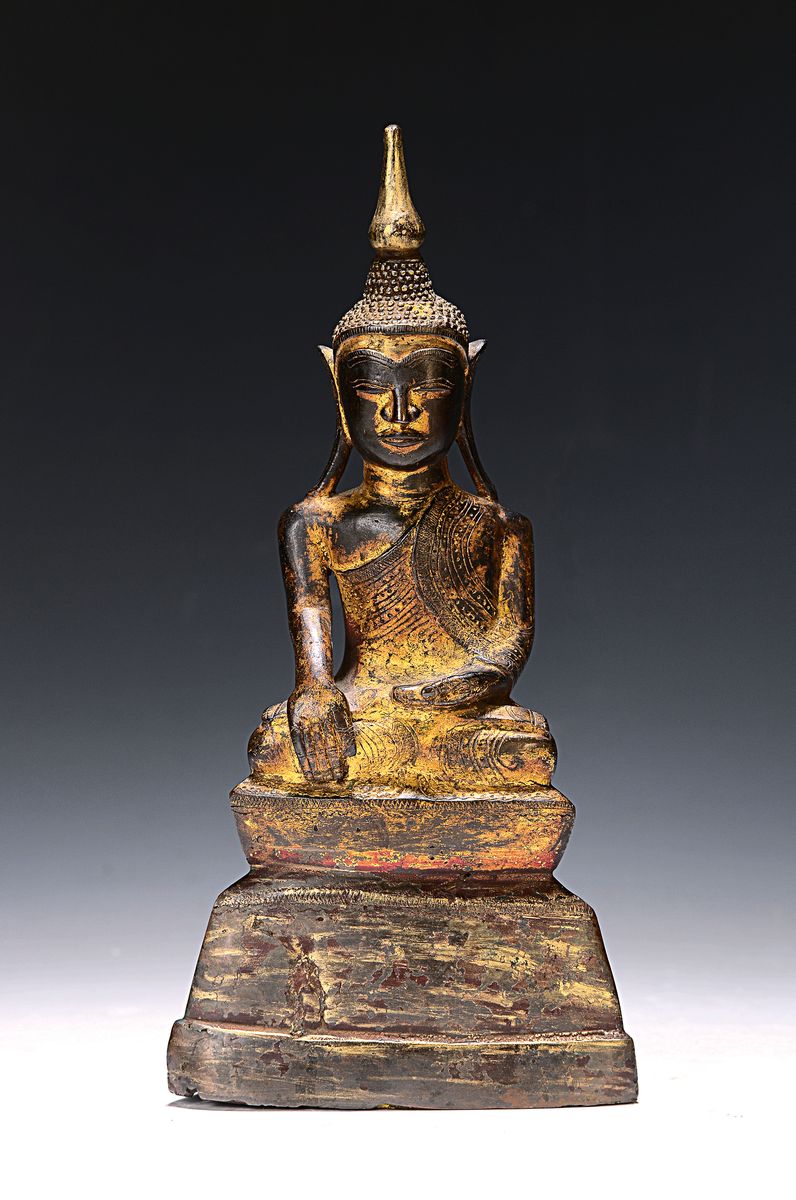 Buddha, Shakyamuni, Thailand, 17. Jh., Bronze, schöne Patina, Reste von altem Kern, Reste von Vergoldung, 25 x 12 x 6 cm, Privatsammlung aus ...