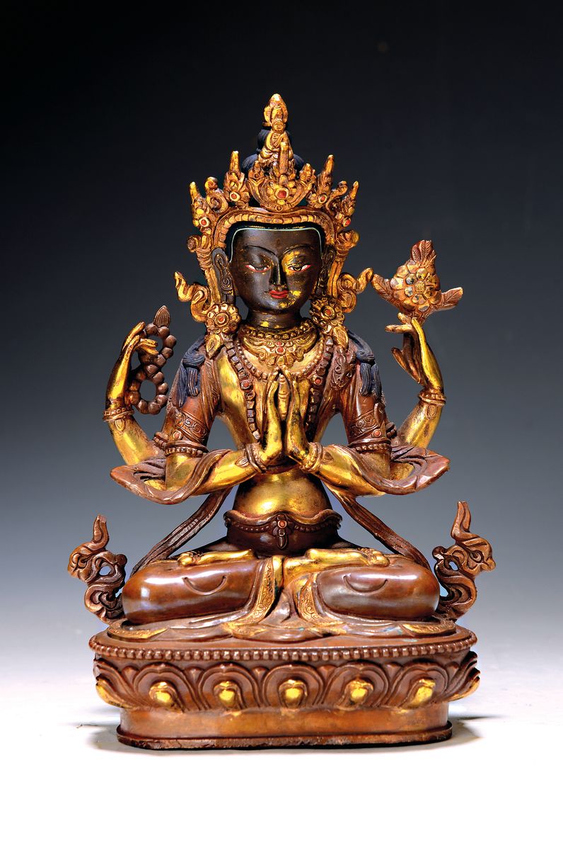 Avalokiteshvara/Buddha, Tibet, um 1900/20, Bronze, auf Lotusthron sitzend, teilweise bemalt, teilweise vergoldet, Krone und geschmücktes Gewand, ca. ...